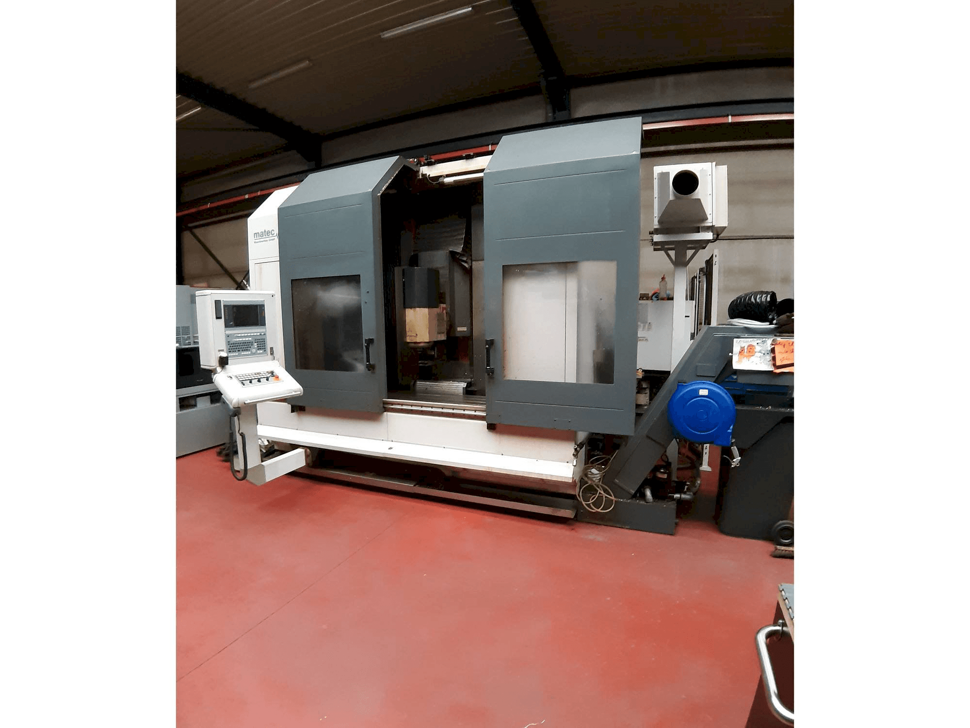 Vue de face de la machine Matec 30 HV