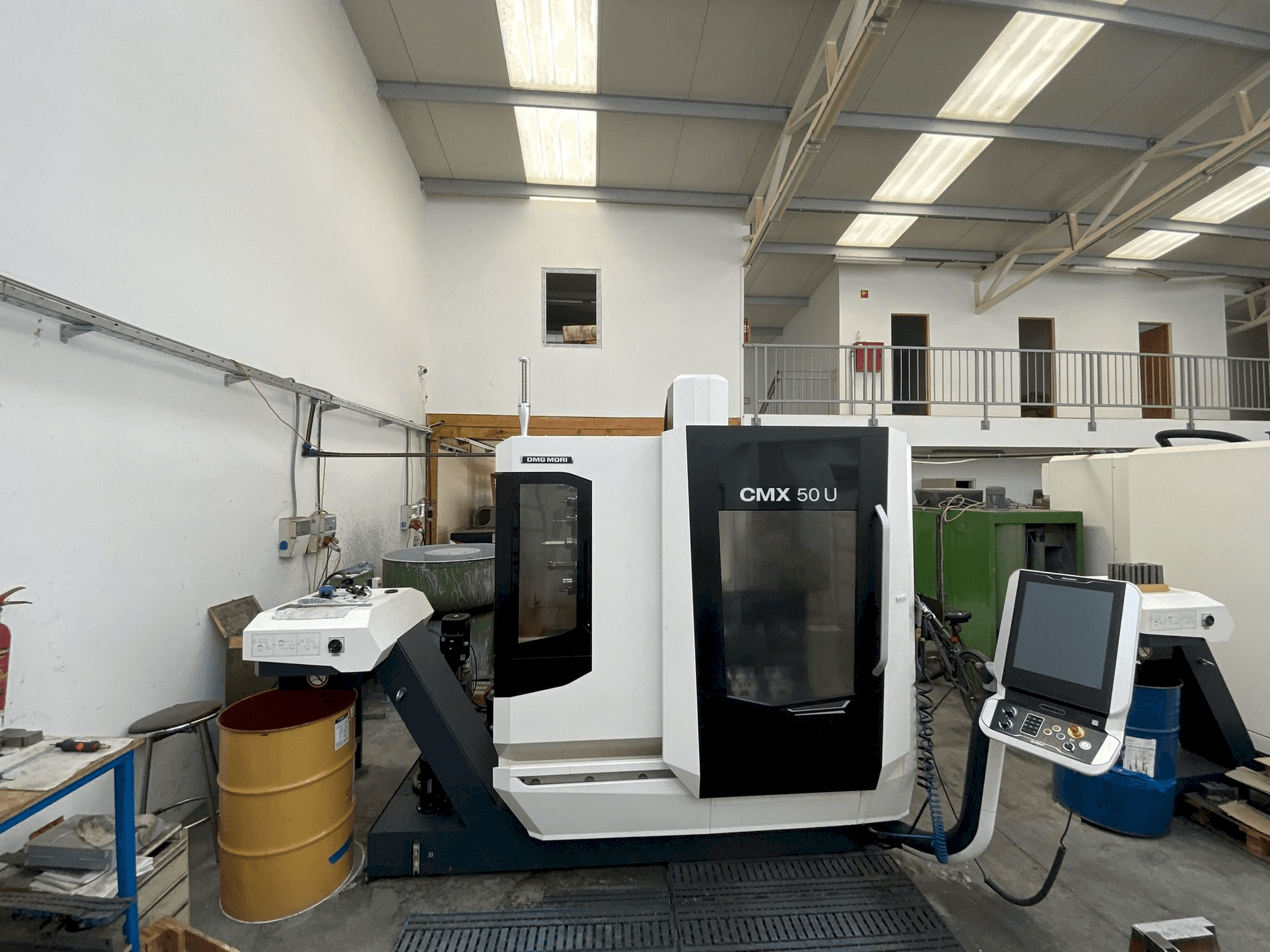 Vue de face de la machine DMG MORI CMX 50 U