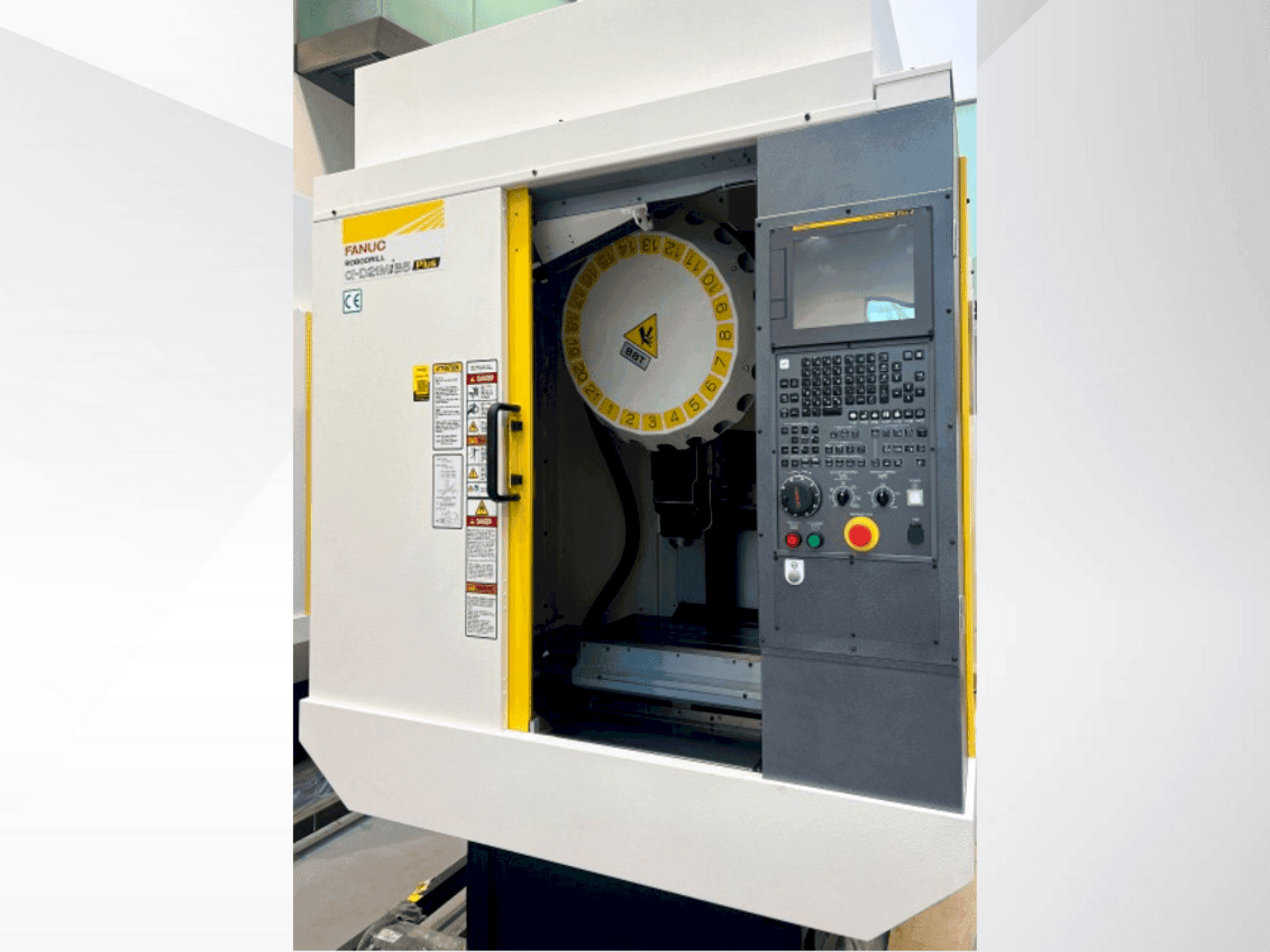 Vue de face de la machine FANUC ROBODRILL α-D21MiB5P