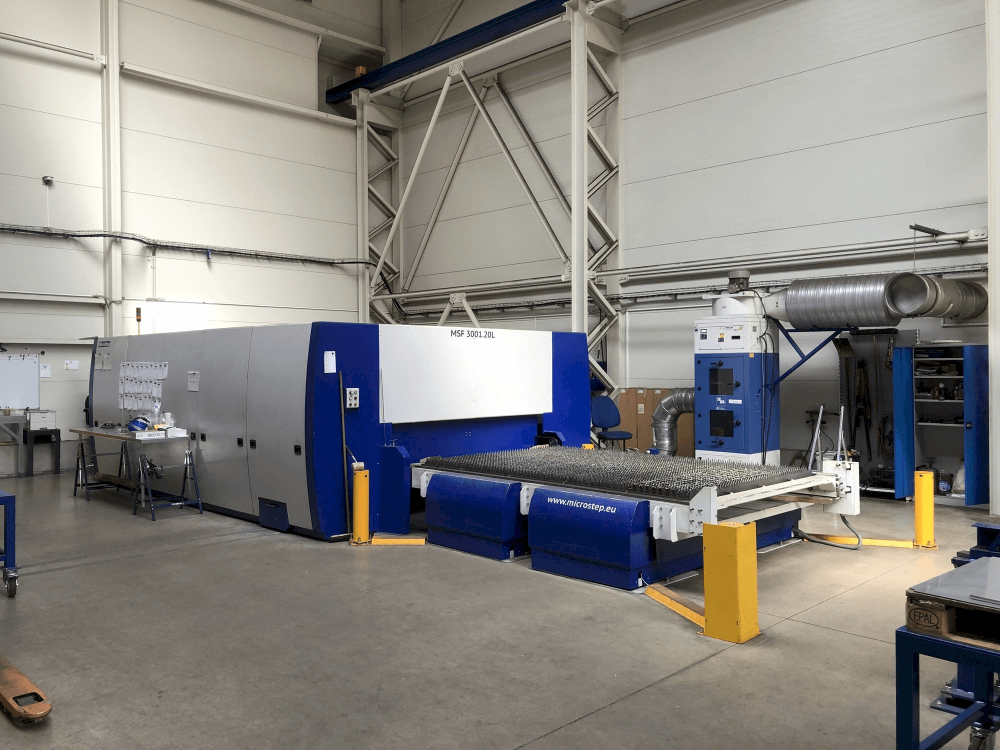 Vue latérale gauche de la machine MicroStep MSF 3001.20L