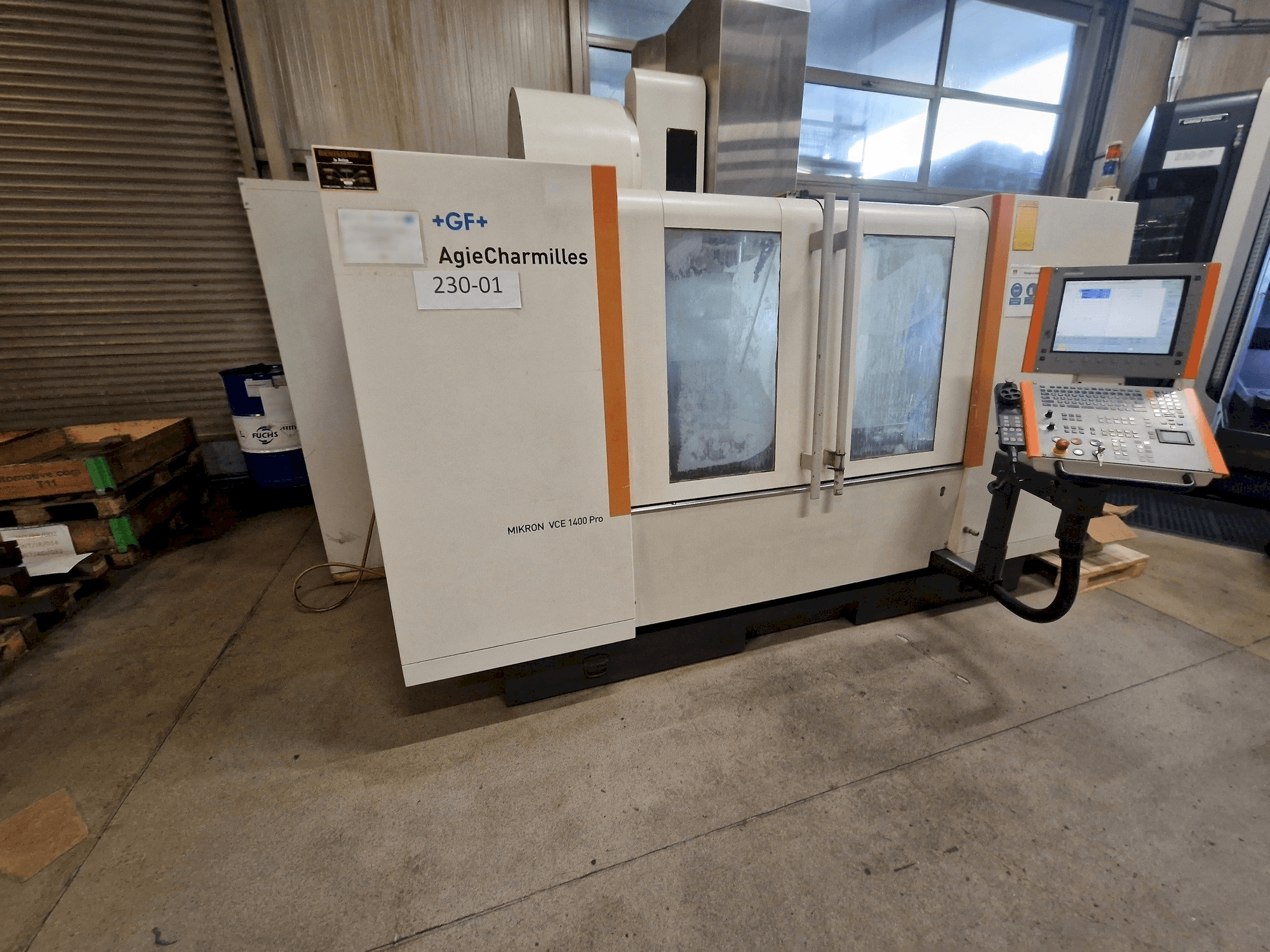 Vue latérale gauche de la machine AgieCharmilles MIKRON VCE 1400 PRO