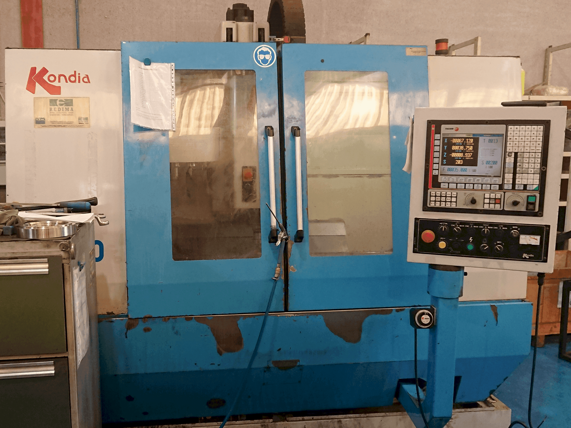 Vue de face de la machine KONDIA B-1050