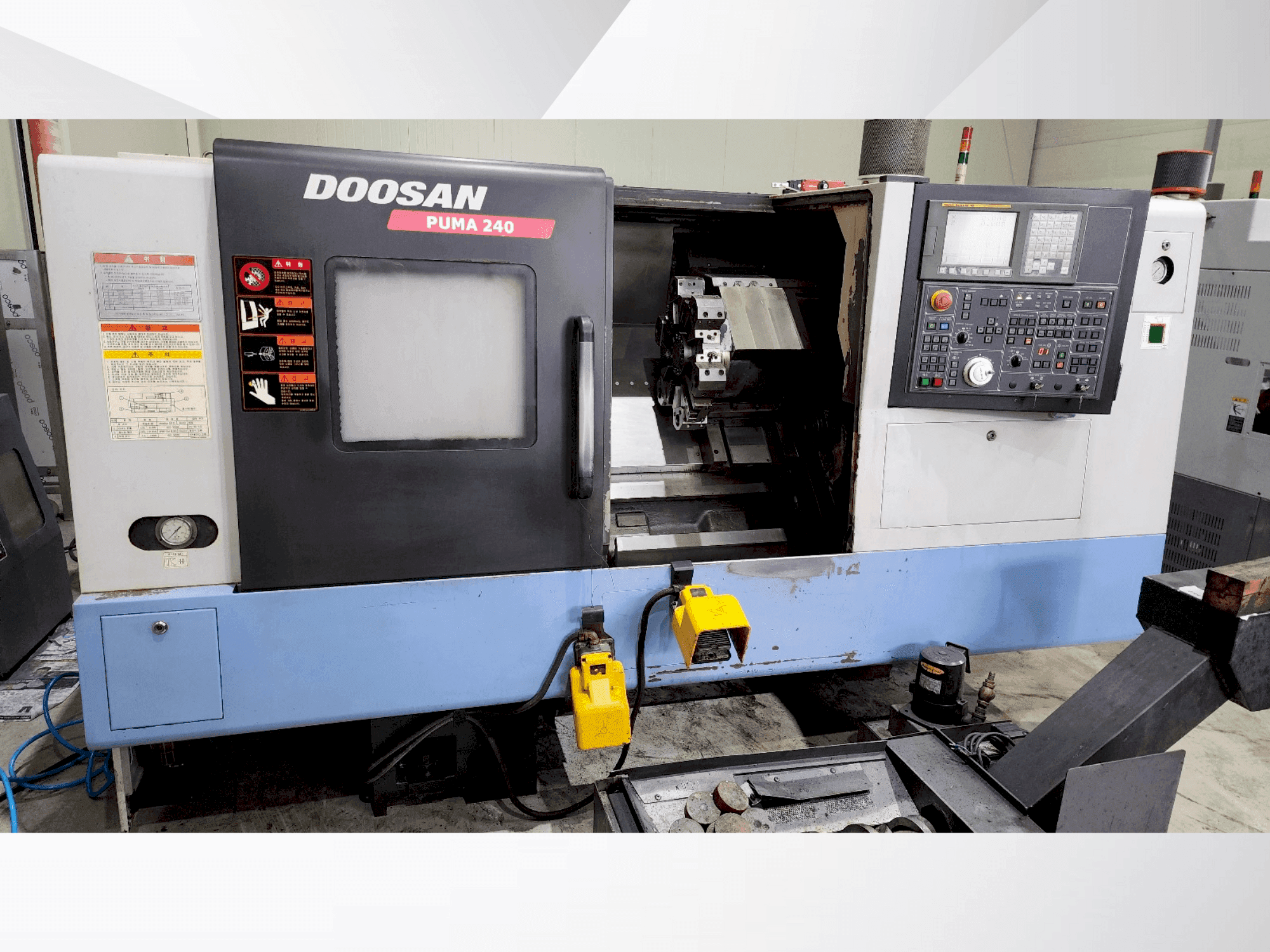 Vue de face de la machine DOOSAN PUMA 240B