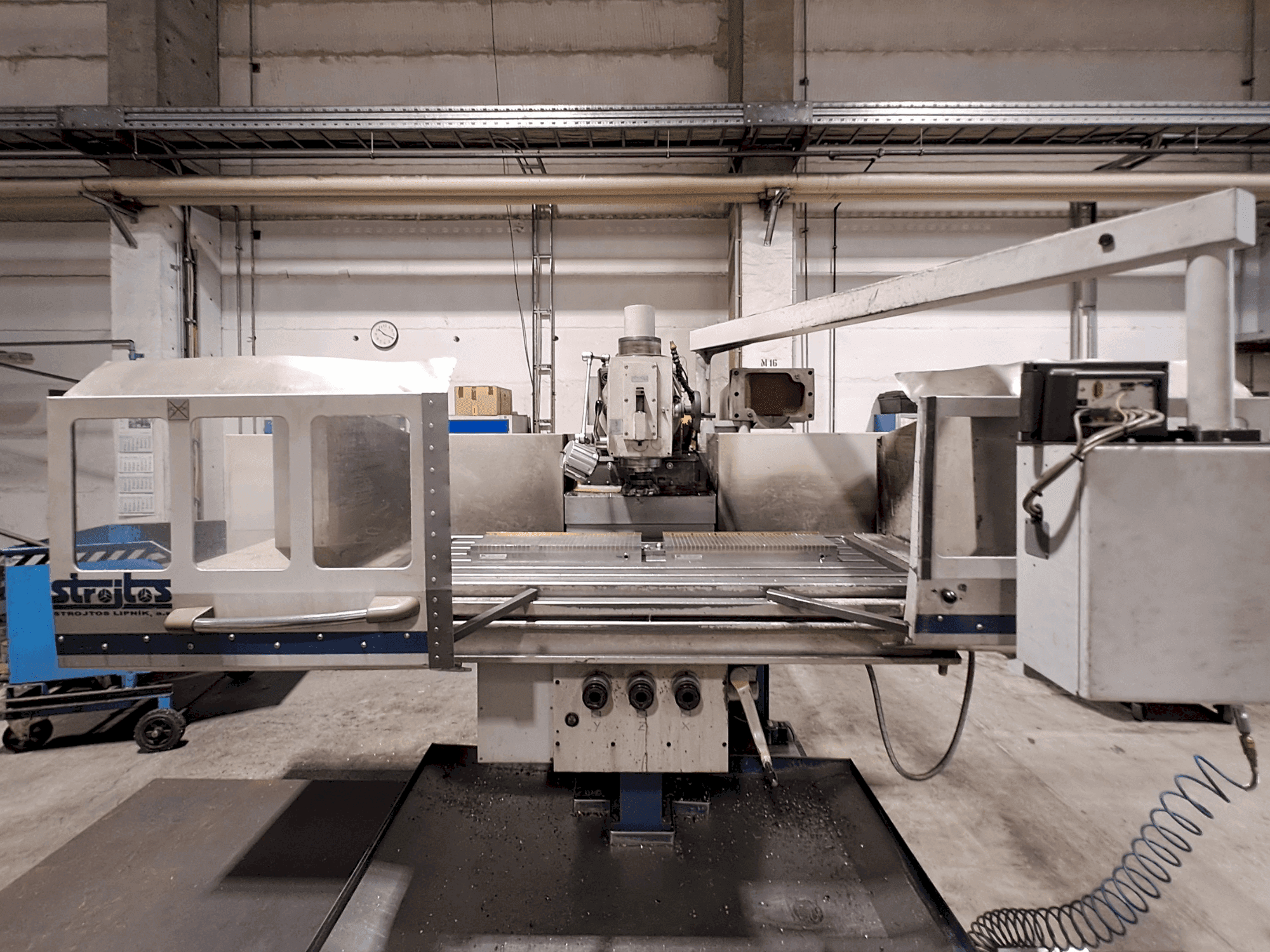 Vue de face de la machine TOS FGS63T Plus