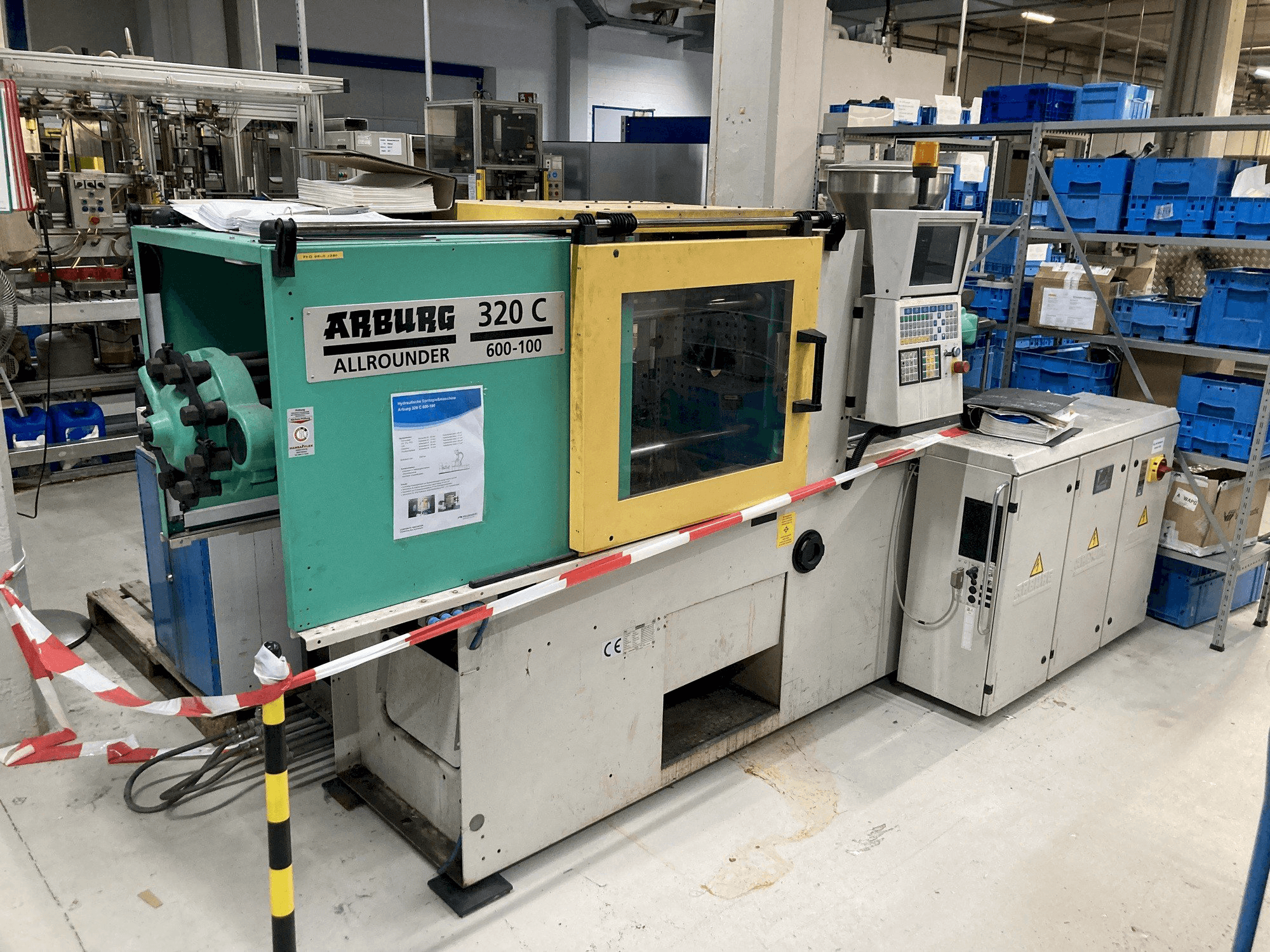 Vue de face de la machine Arburg 320 C 600