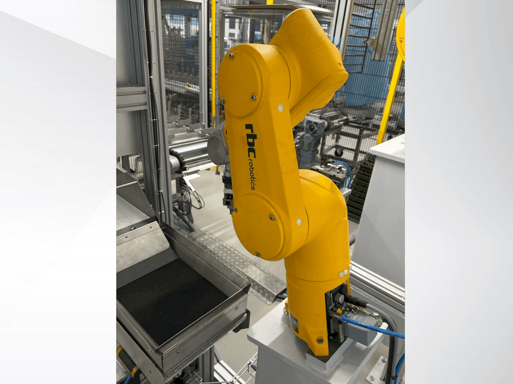 Vue de face de la machine STAUBLI TX60