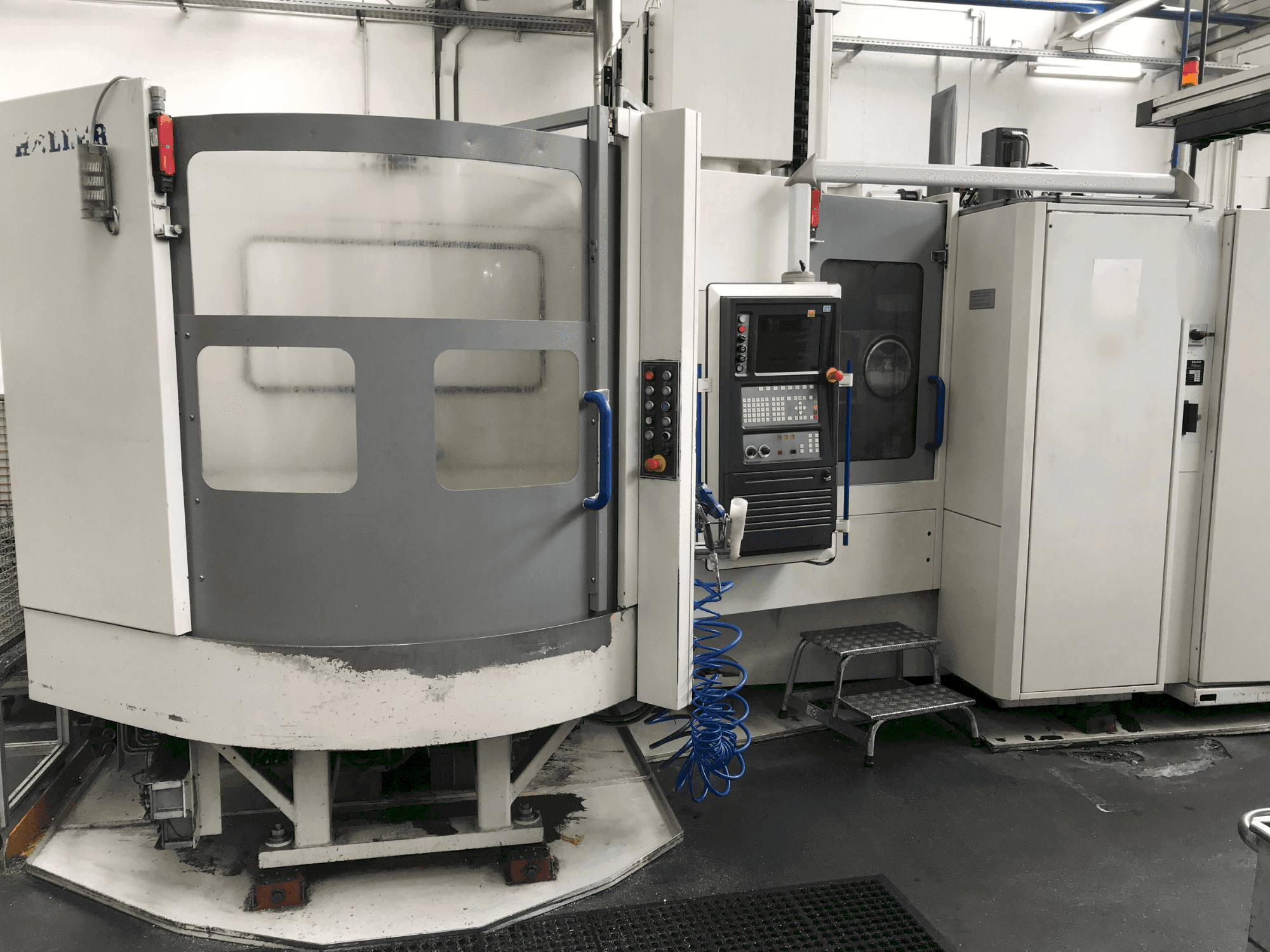 Vue de face de la machine HELLER MC 16