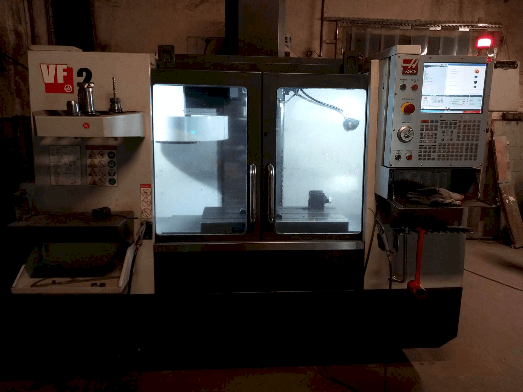 Vue de face de la machine HAAS VF2