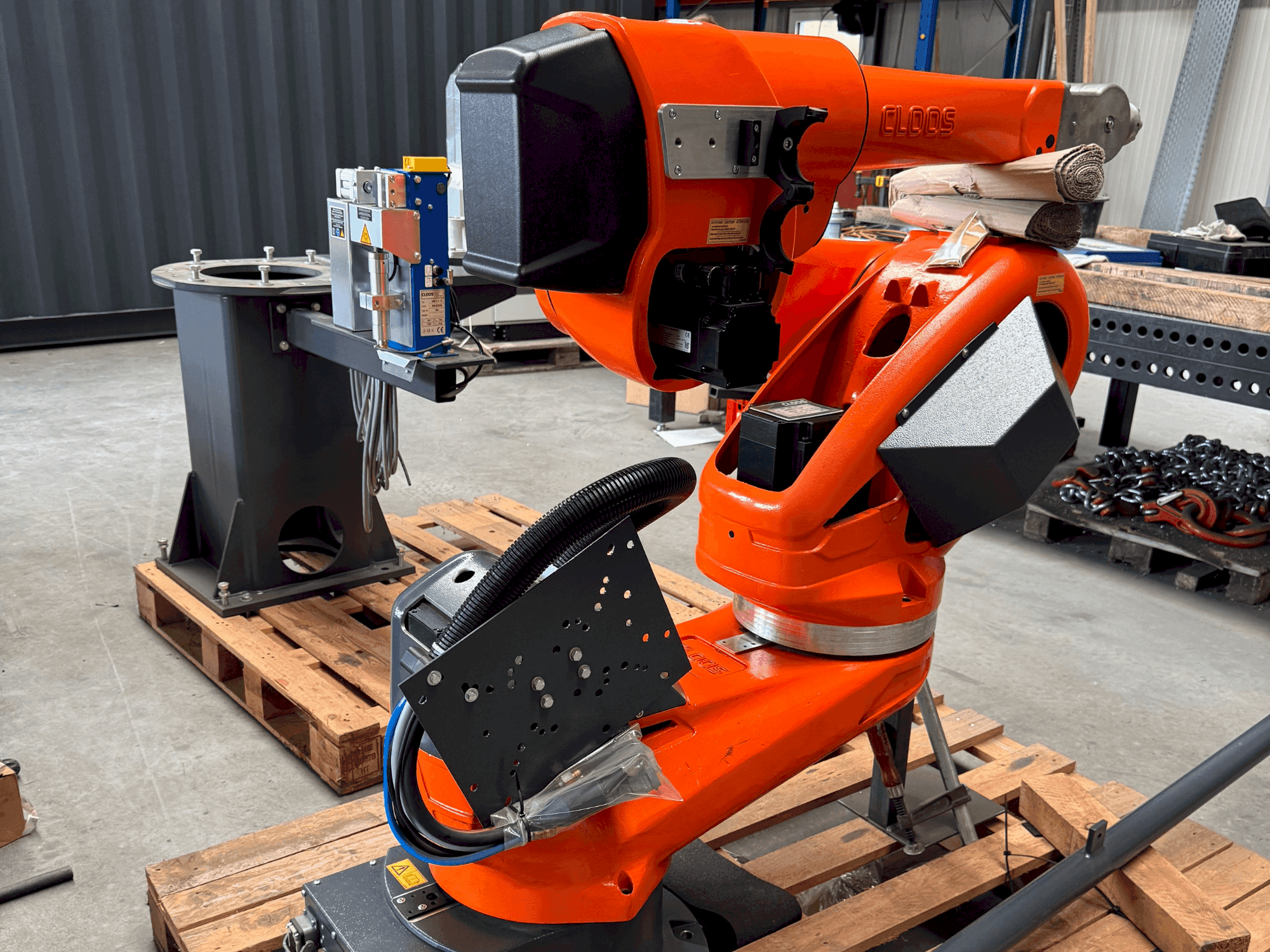 Vue de face de la machine CLOOS QIROX QRC 350-E