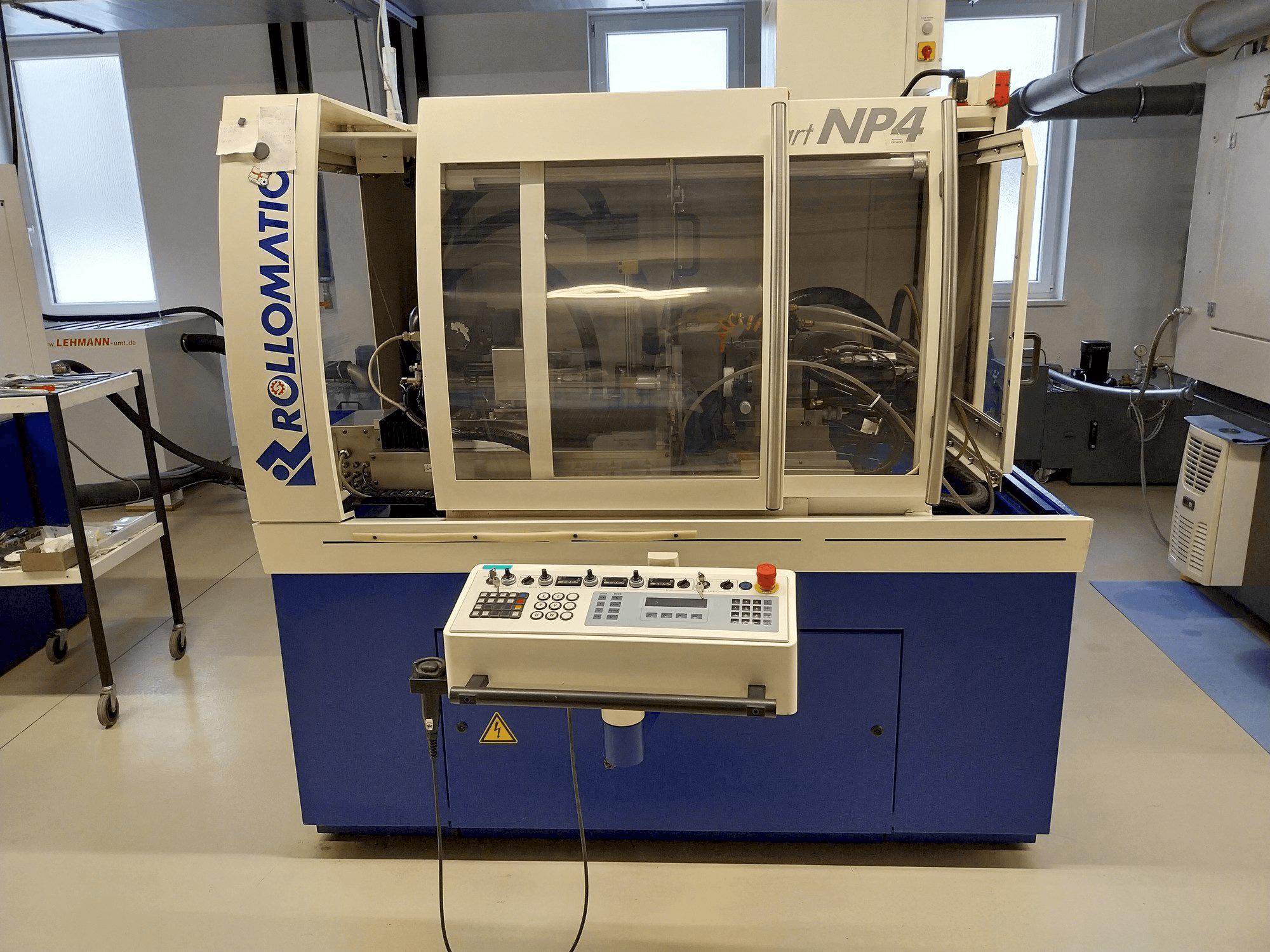 Vue de face de la machine ROLLOMATIC NP4