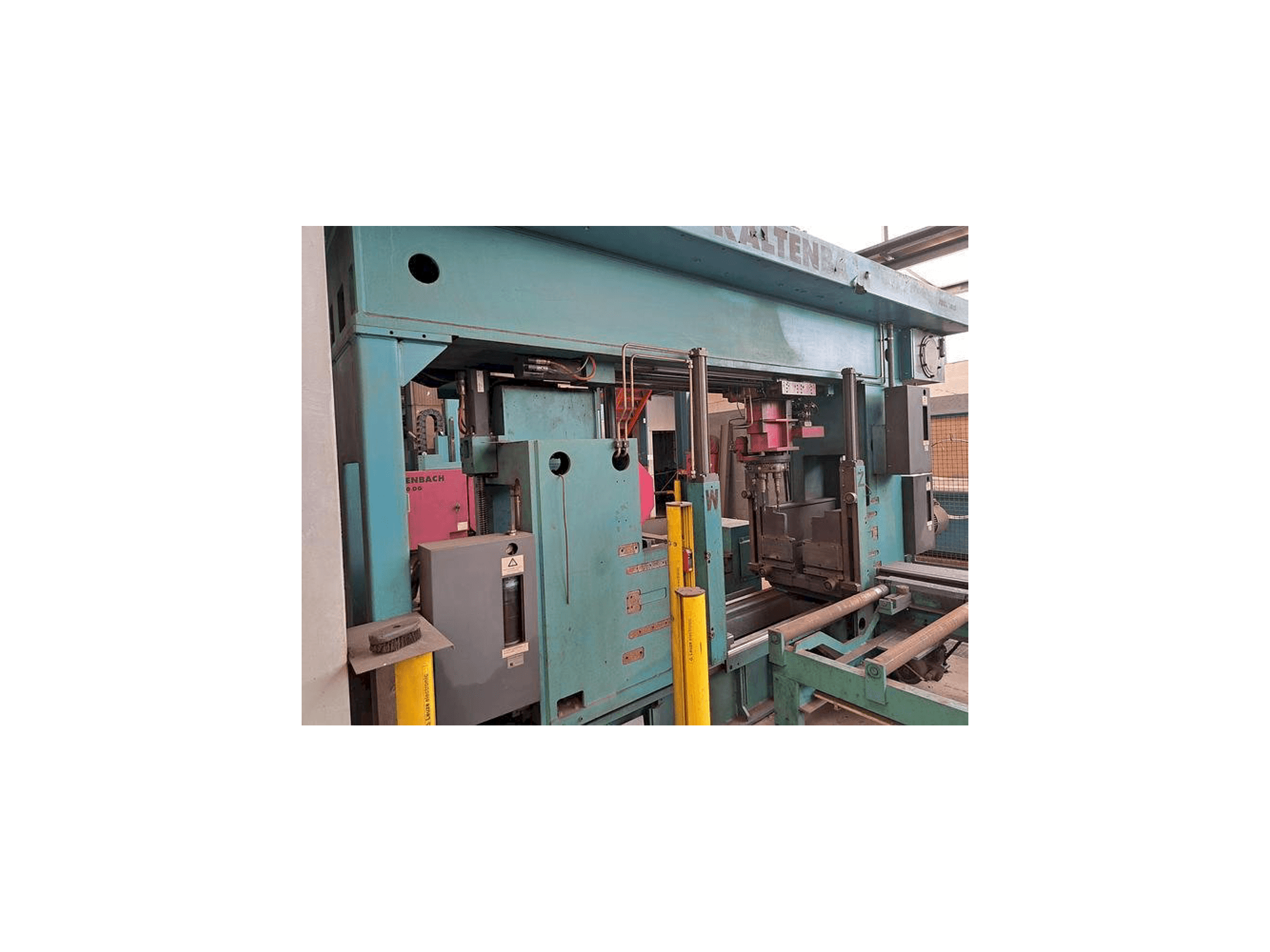 Vue latérale gauche de la machine KALTENBACH KDX5 1015