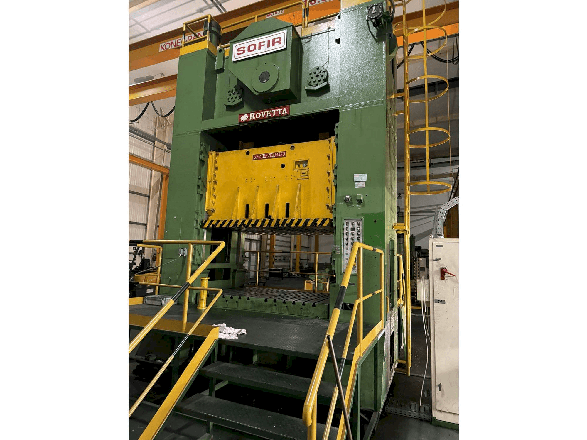 Vue de face de la machine ROVETTA 400t