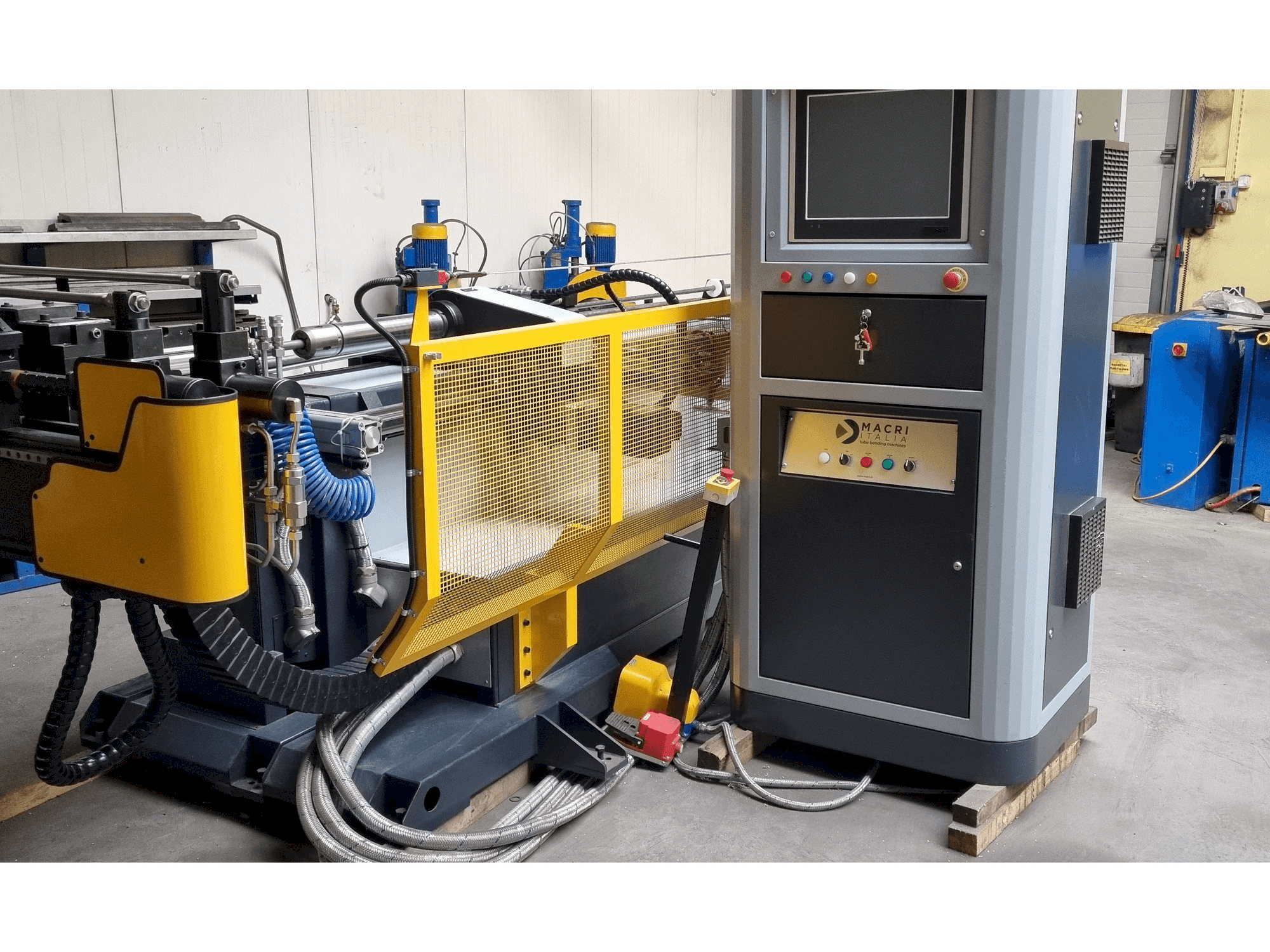 Vue de face de la machine MACRI ITALIA PROVAR 6-45 U-D