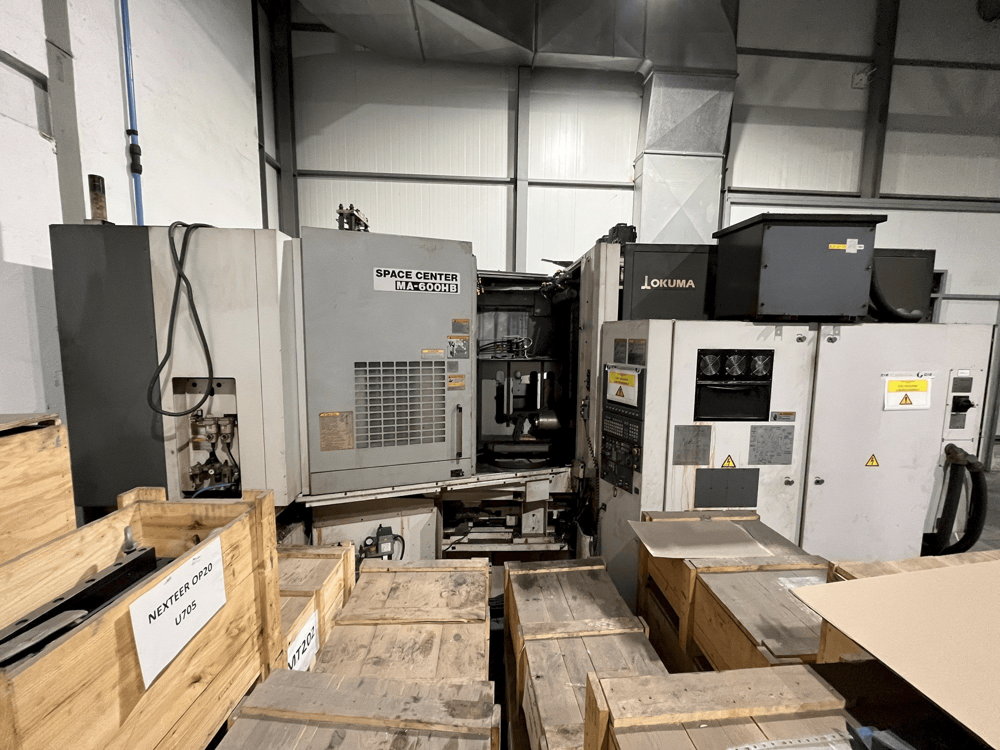 Vue de face de la machine Okuma MA-600HB