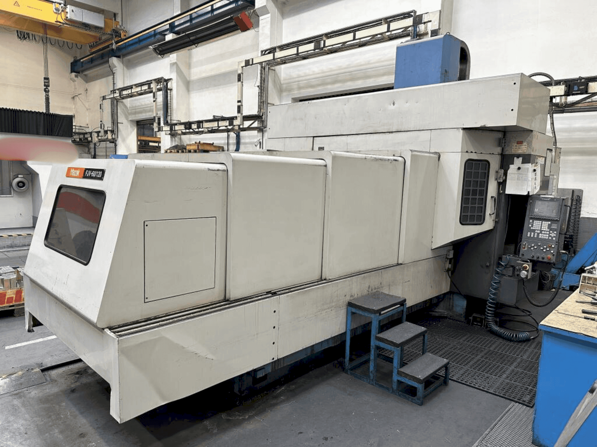 Vue de face de la machine Mazak FJV 60/120