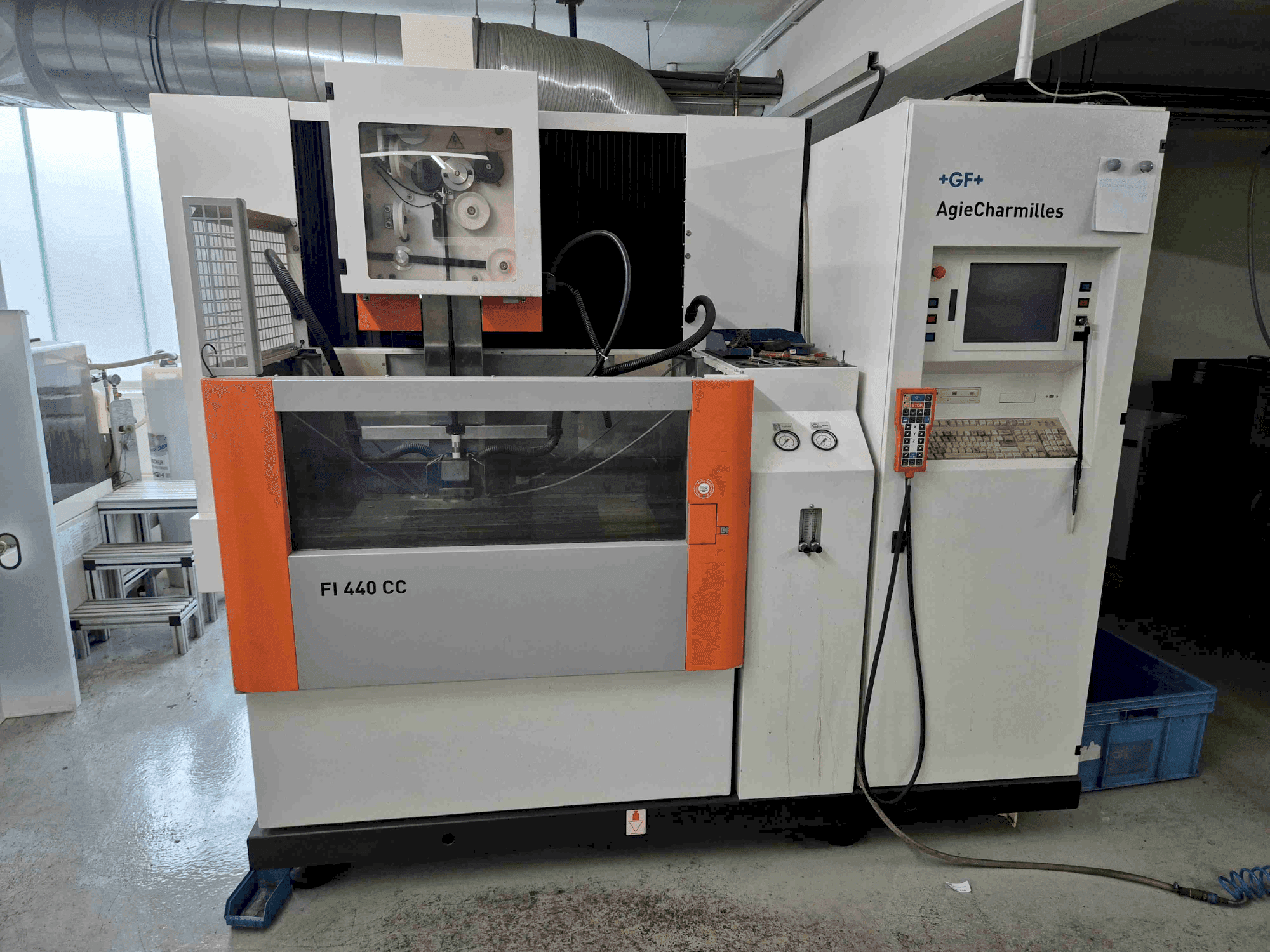 Vue de face de la machine CHARMILLES FI 440 CC