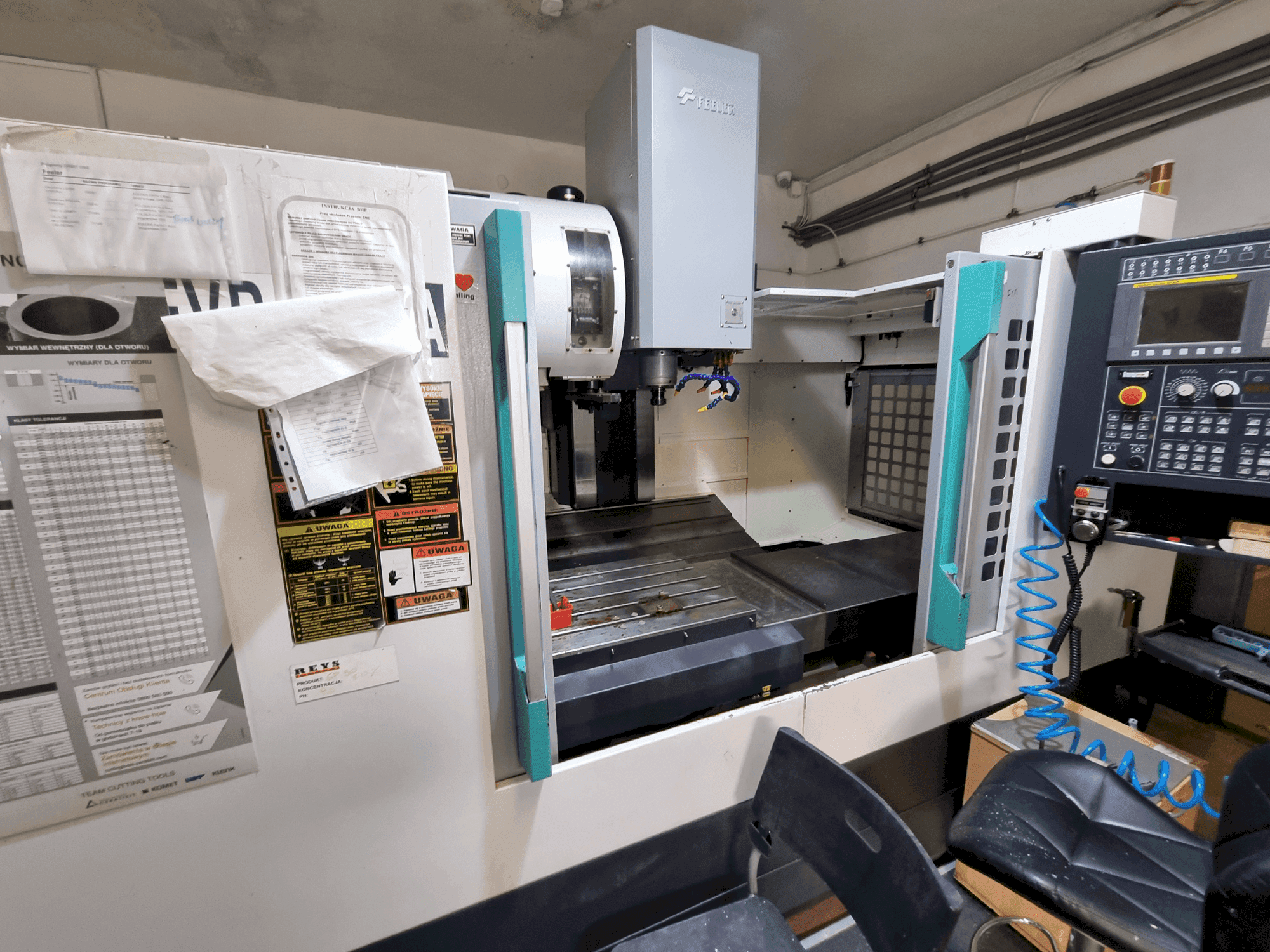 Vue de face de la machine Feeler FVP1300A