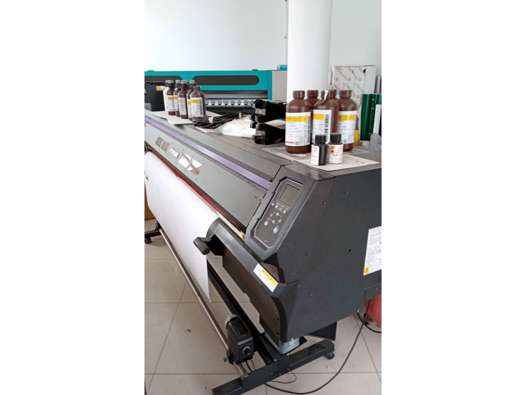 Vue de face de la machine MIMAKI ucjv300-160