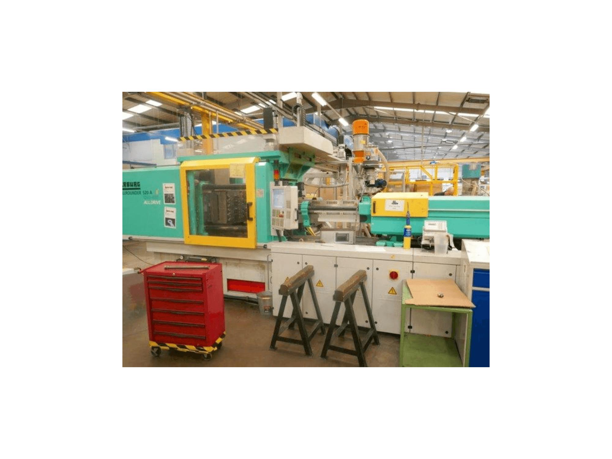 Vue de face de la machine Arburg Allrounder 520 A 1500-400