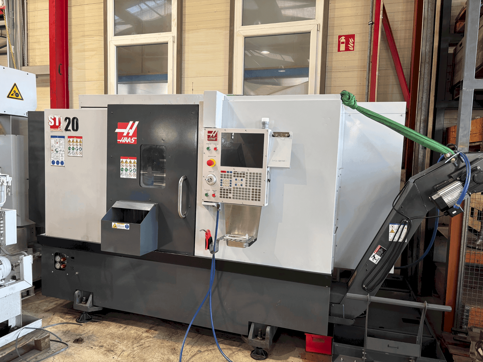 Vue de face de la machine HAAS ST-20