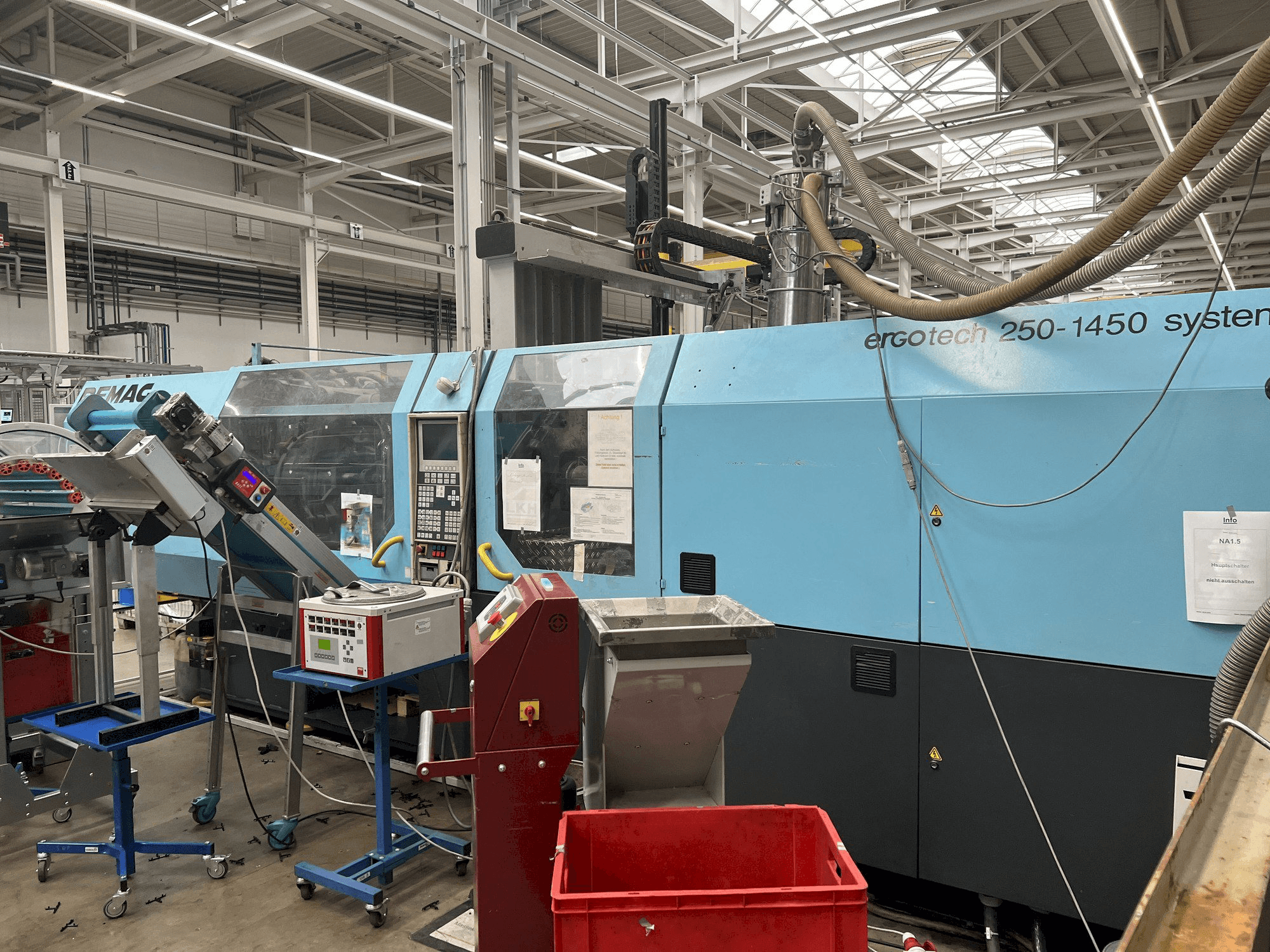 Vue latérale droite de la machine DEMAG 250-1450
