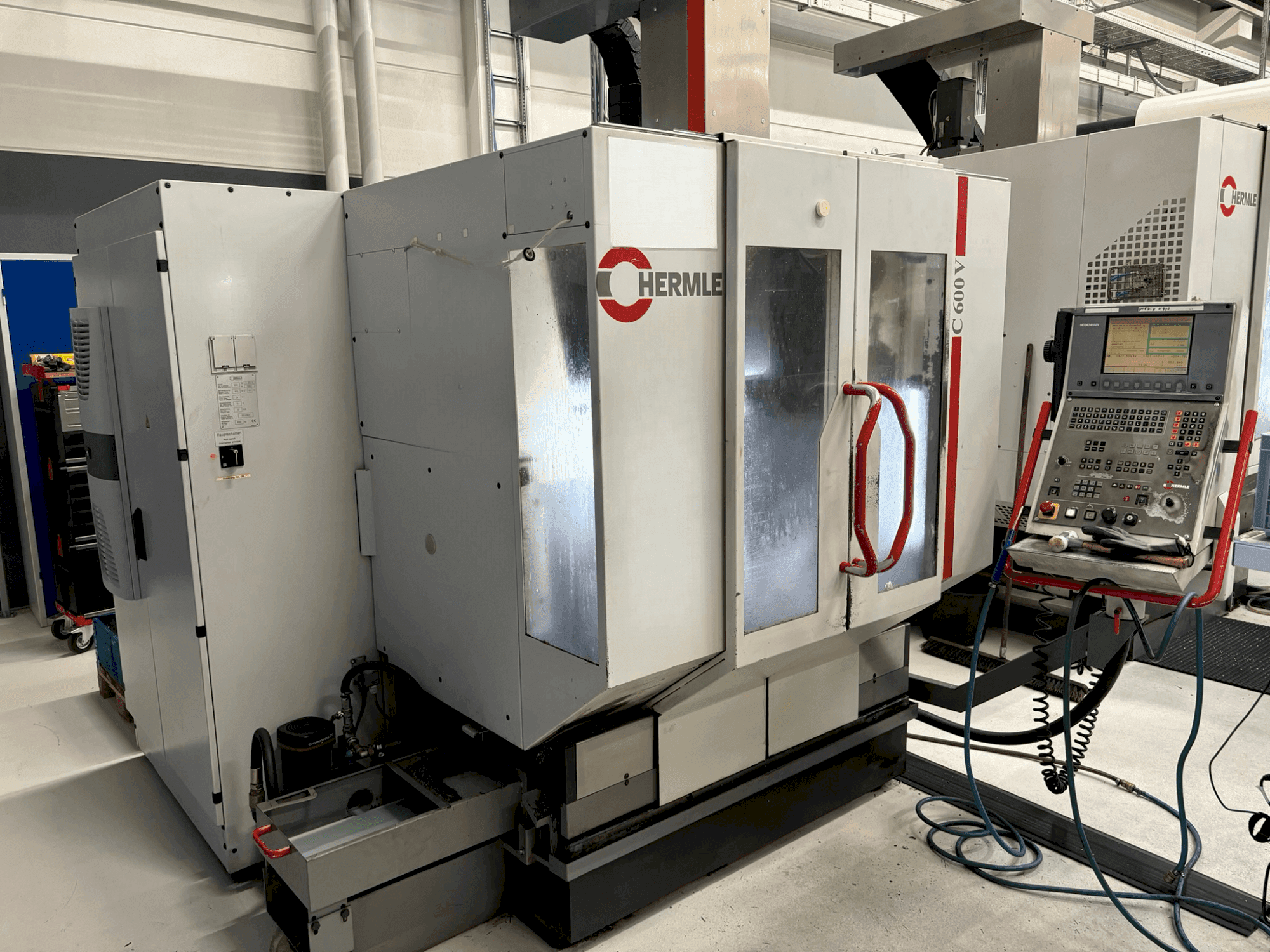 Vue de face de la machine HERMLE C 600 V