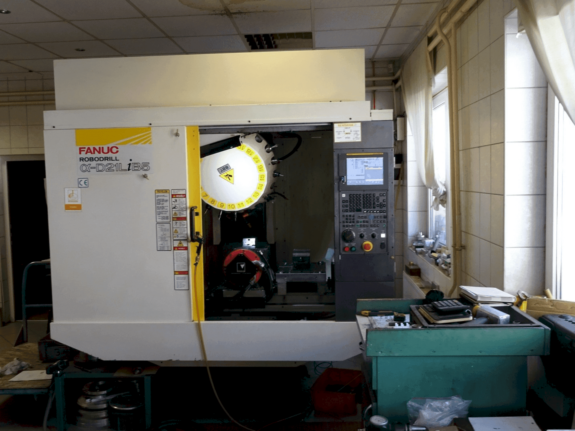 Vue de face de la machine FANUC Alfa D21LiB5