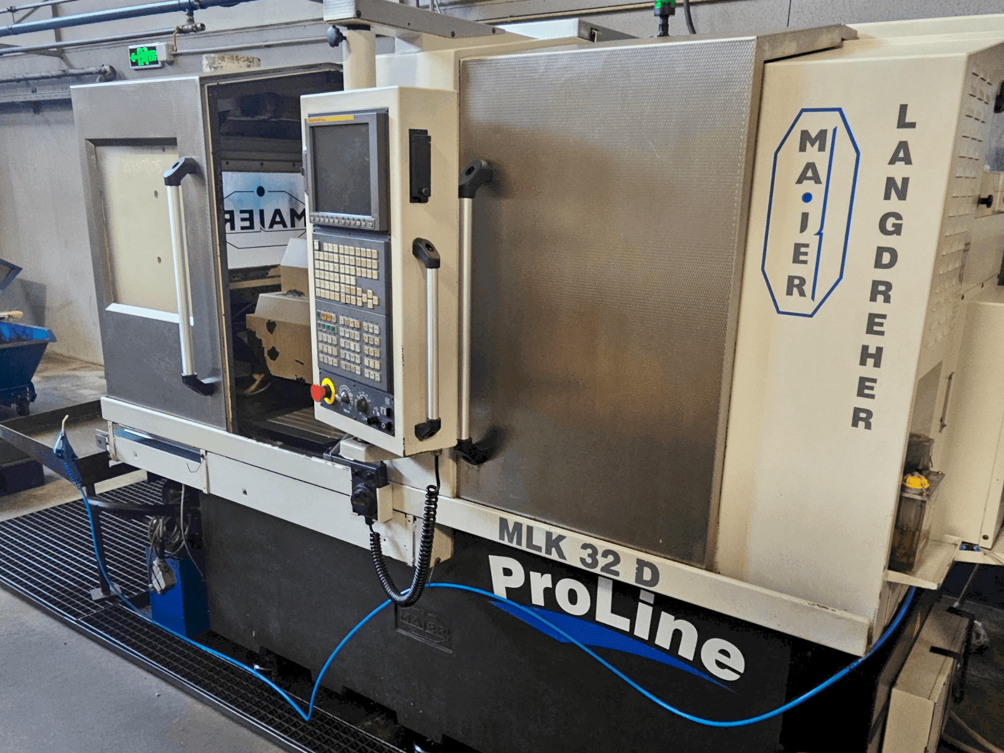 Vue de face de la machine Maier MLK 32D