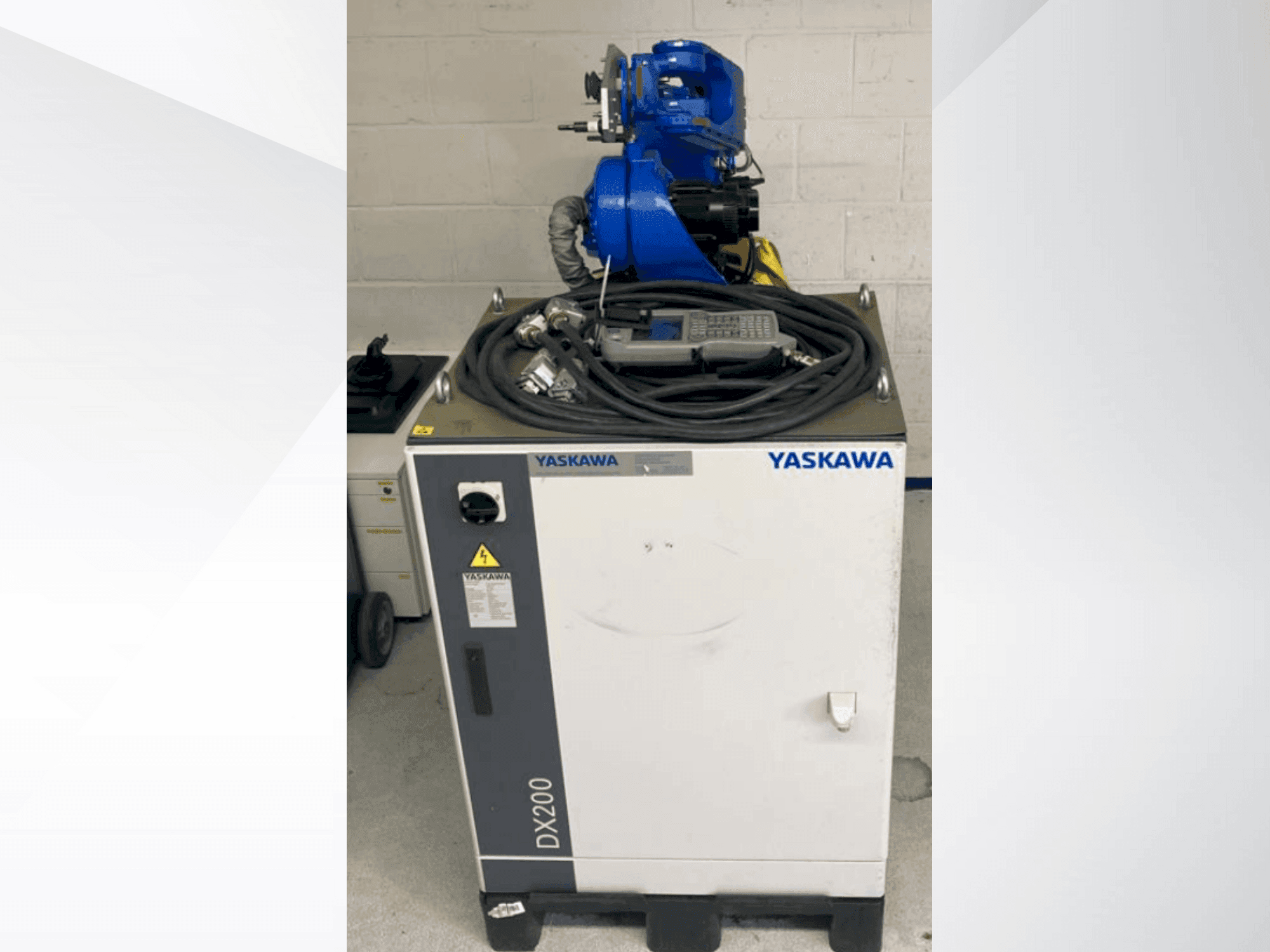 Vue de face de la machine Yaskawa Motoman YR-MH00024-A00