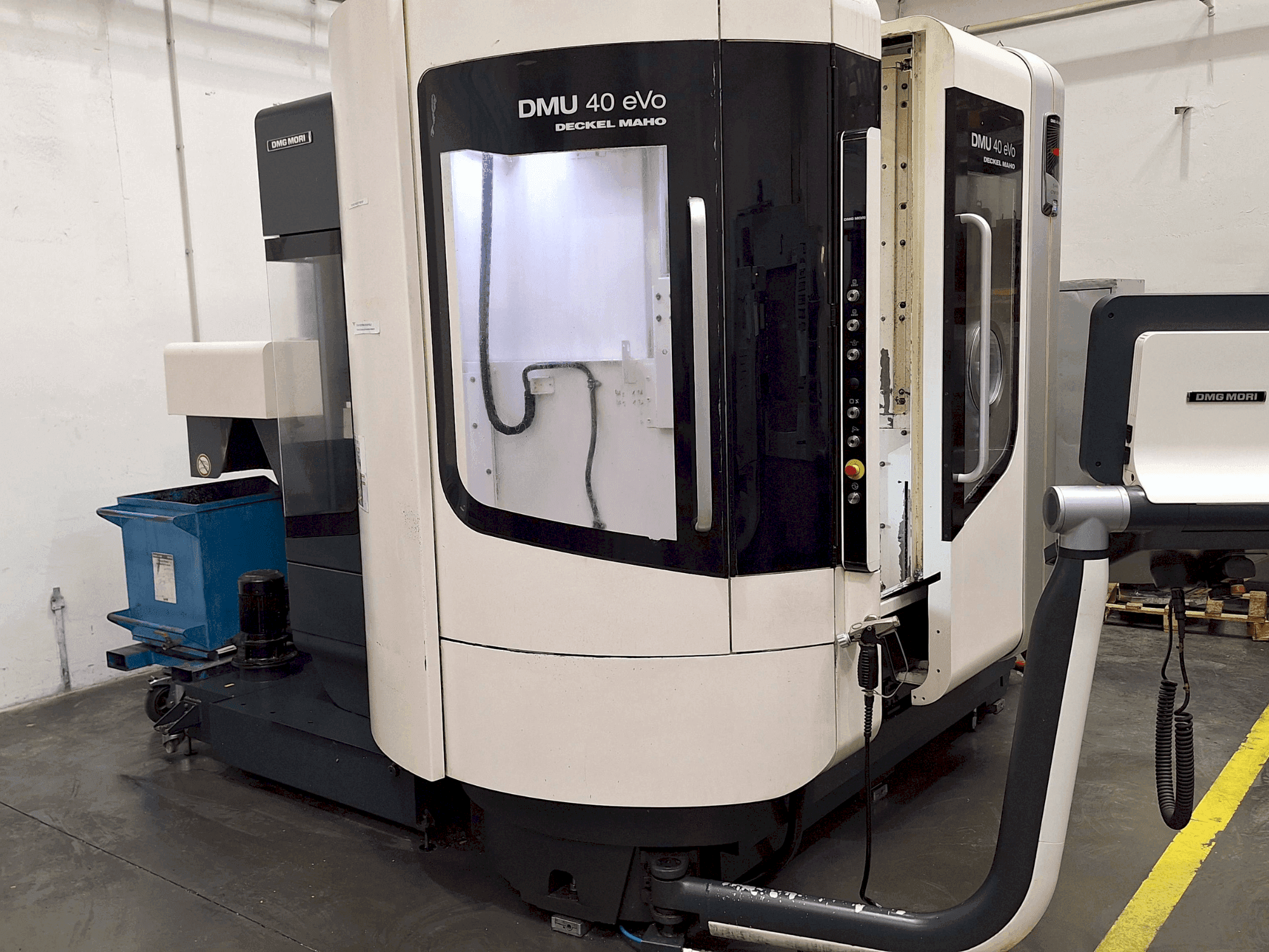 Vue de face de la machine DMG MORI DMU 40 eVo