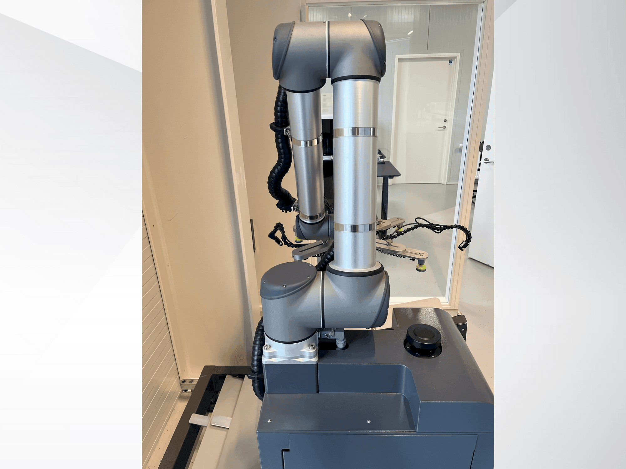 Vue de face de la machine Universal Robots UR10