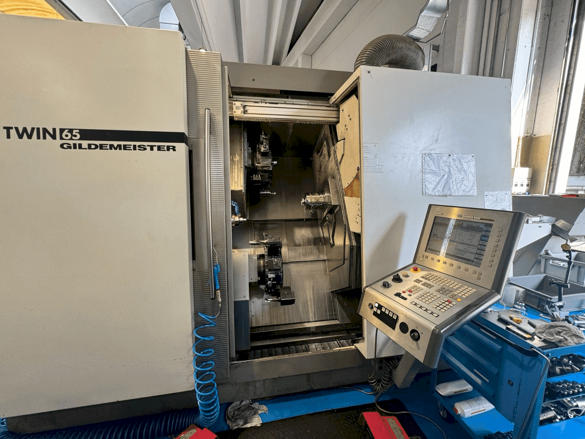 Vue de face de la machine Gildemeister Twin 65