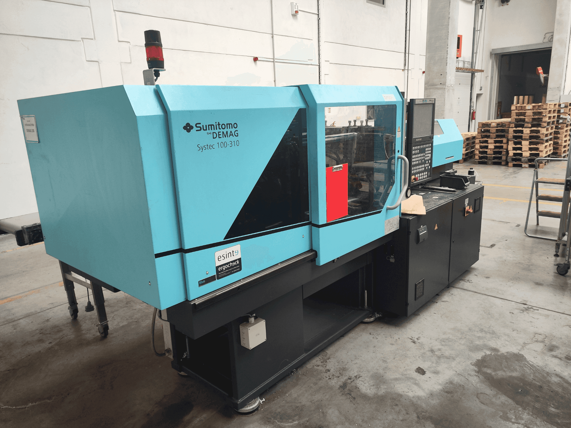 Vue de face de la machine DEMAG Systec 100/420-310