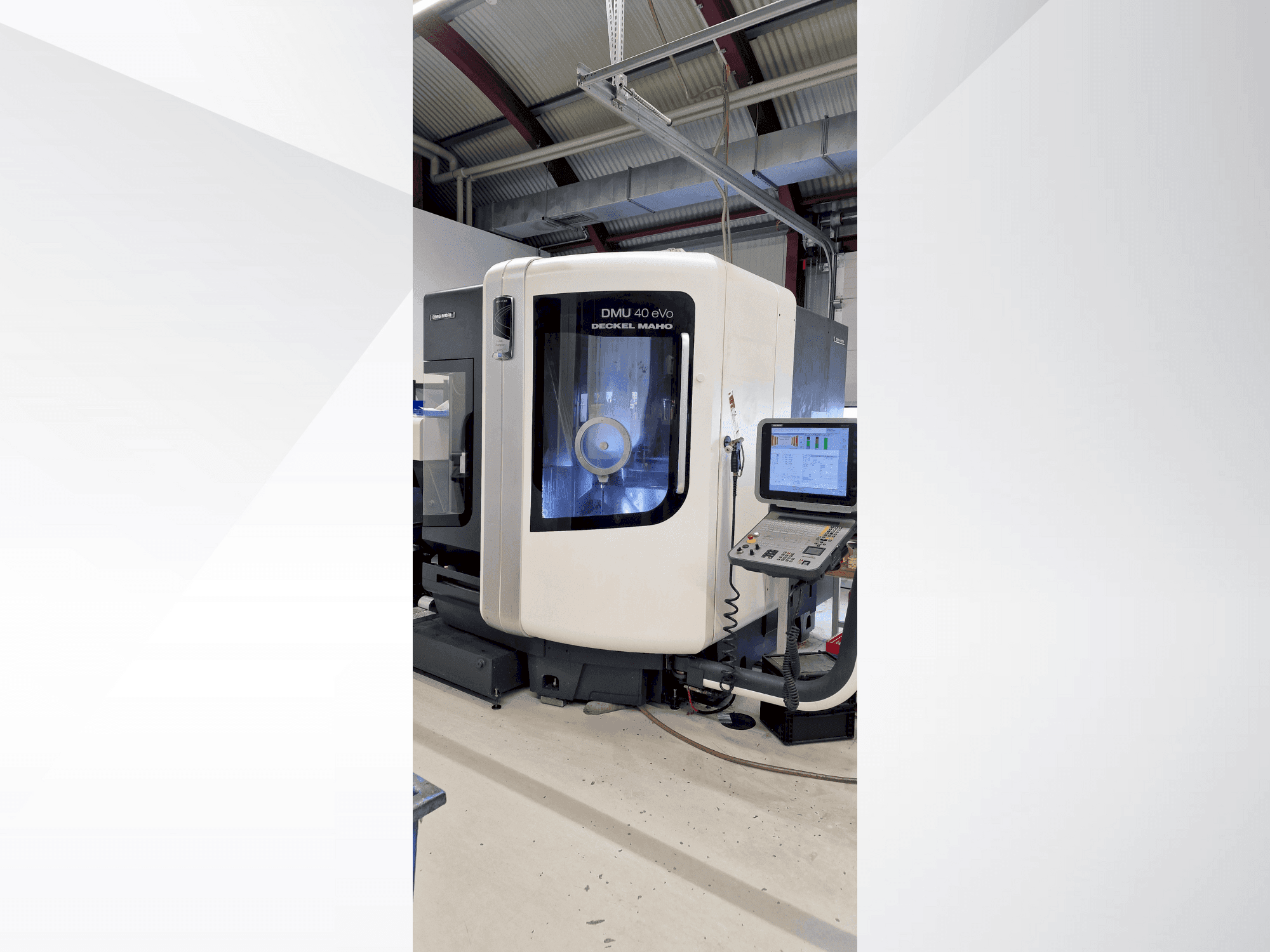 Vue de face de la machine DMG DECKEL MAHO DMU 40 evo