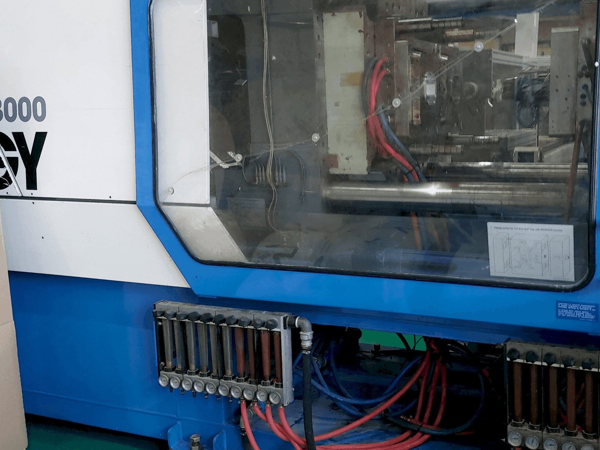 Vue de face de la machine Netstal S 300 – 1700