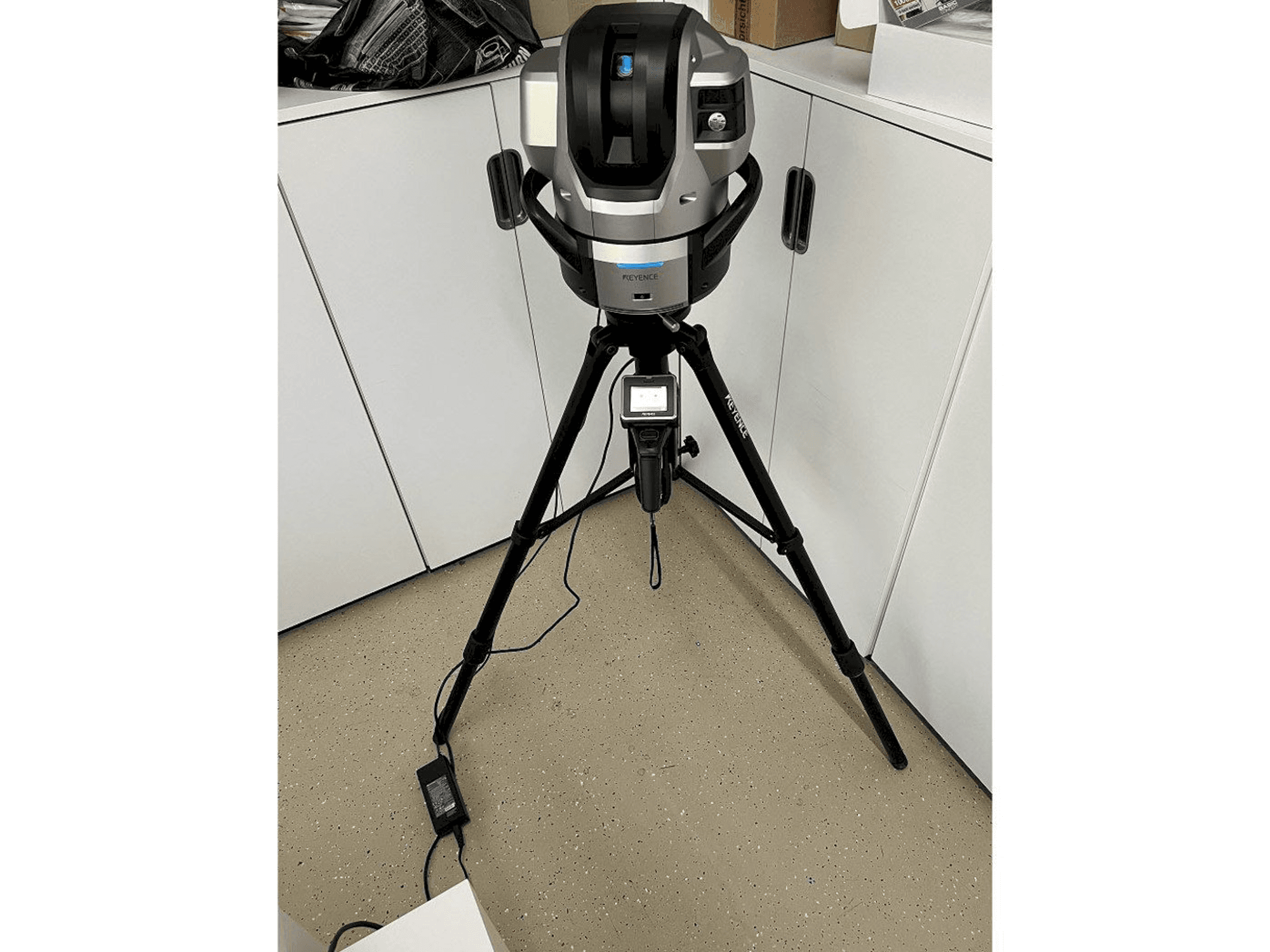 Vue de face de la machine KEYENCE WM-C3000