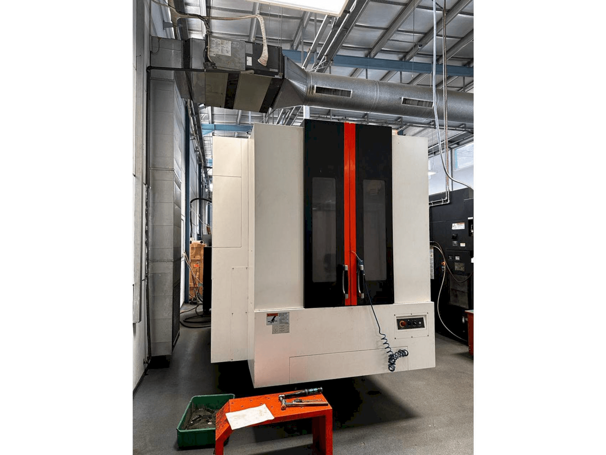 Vue de face de la machine Mazak NEXUS 4000-III