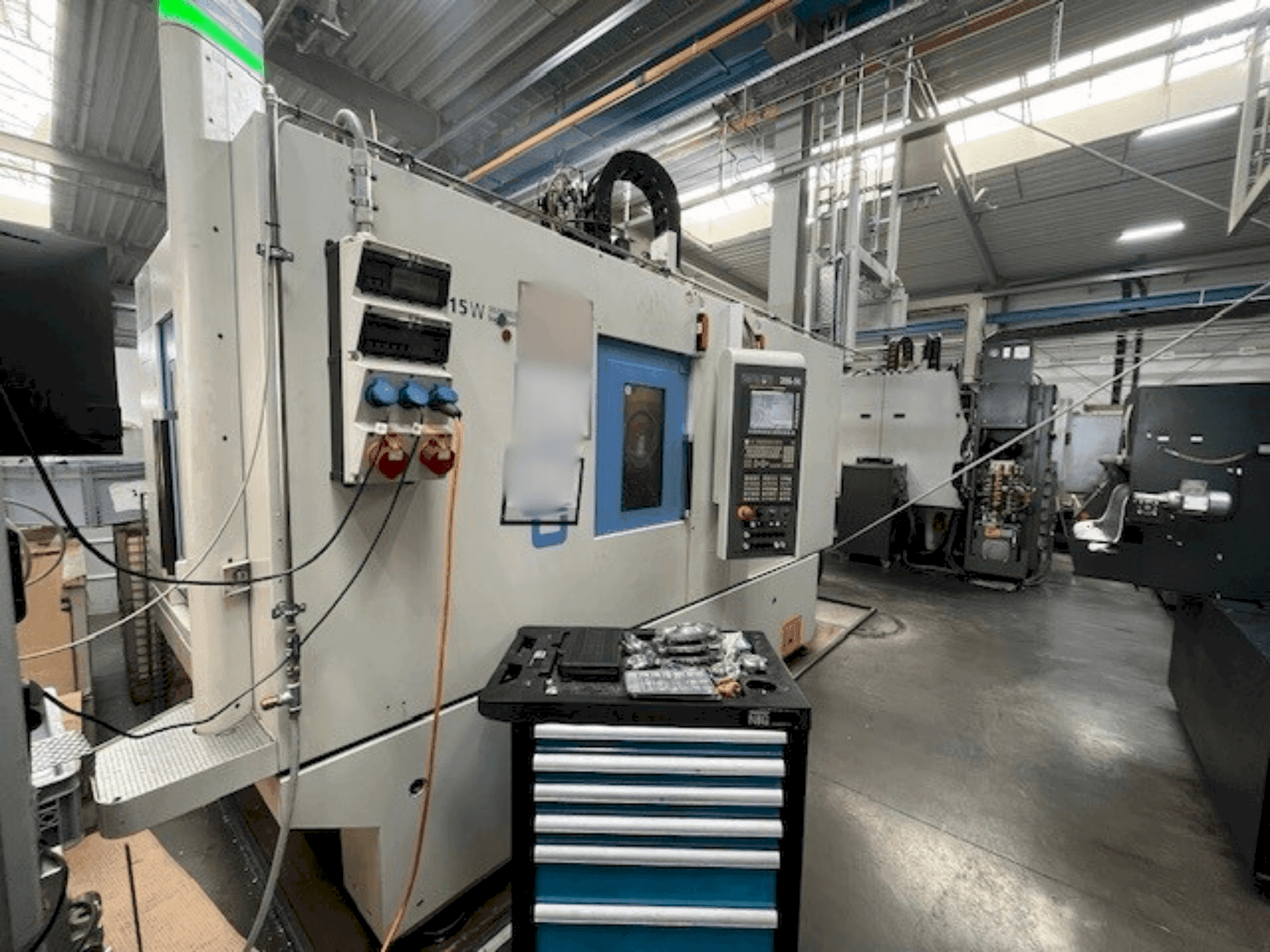 Vue de face de la machine CHIRON FZ 15 W Magnum HS