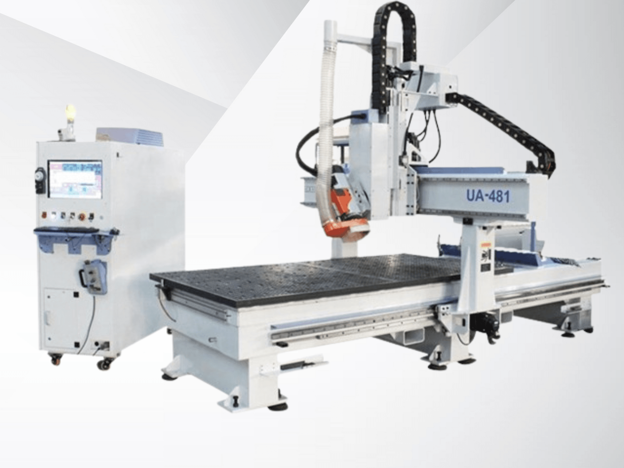 Machine CNC UA-481 et panneau de commande, vue latérale, mettant en évidence une grande table de travail et une tête de coupe de précision.