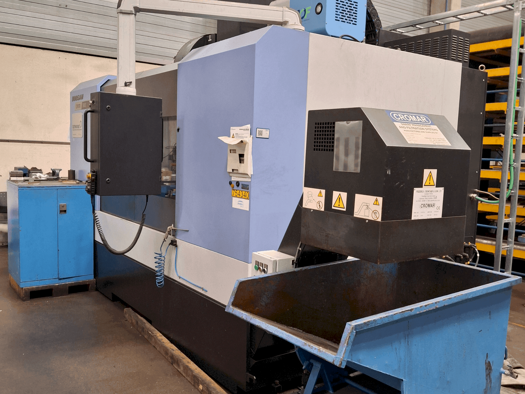 Vue de face de la machine DOOSAN DNM 750 II