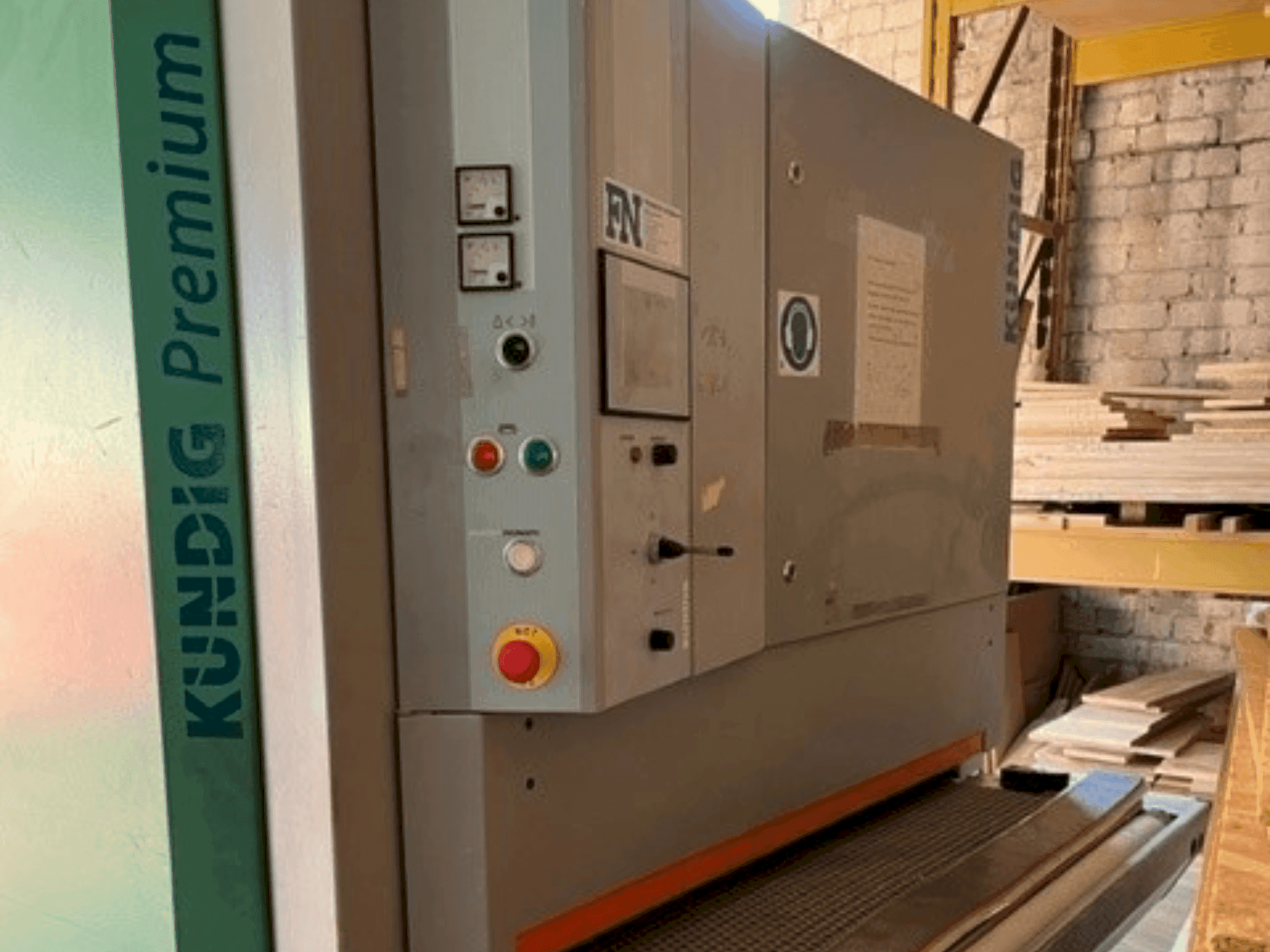 Vue de face de la machine Kundig Premium 2 1100-RE