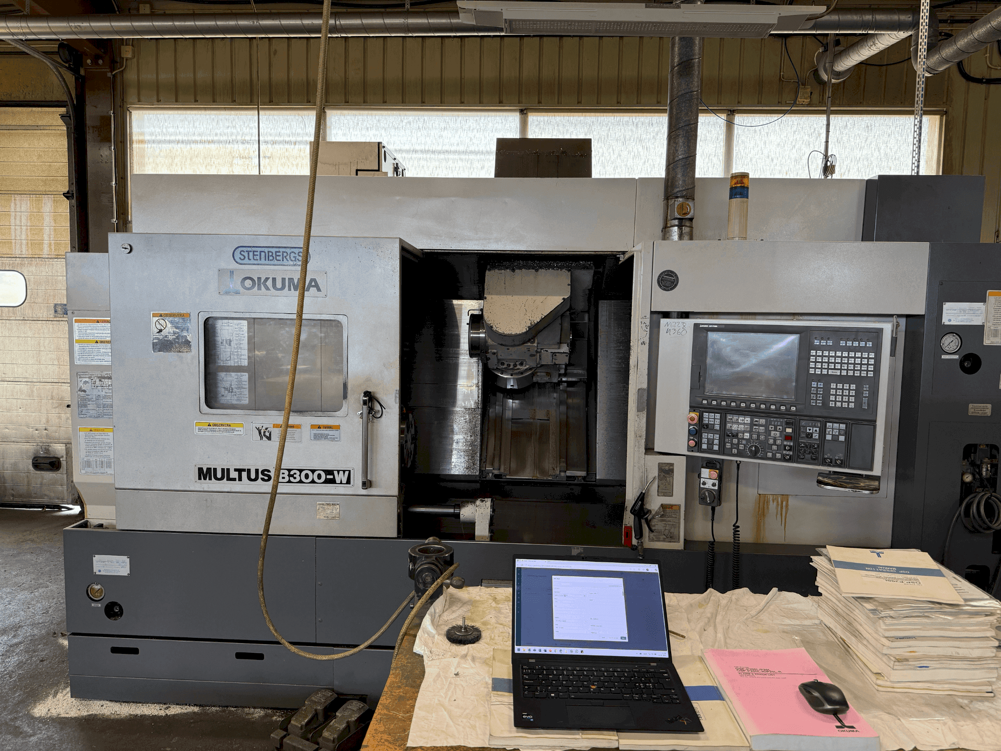 Vue de face de la machine Okuma Multus B300-W