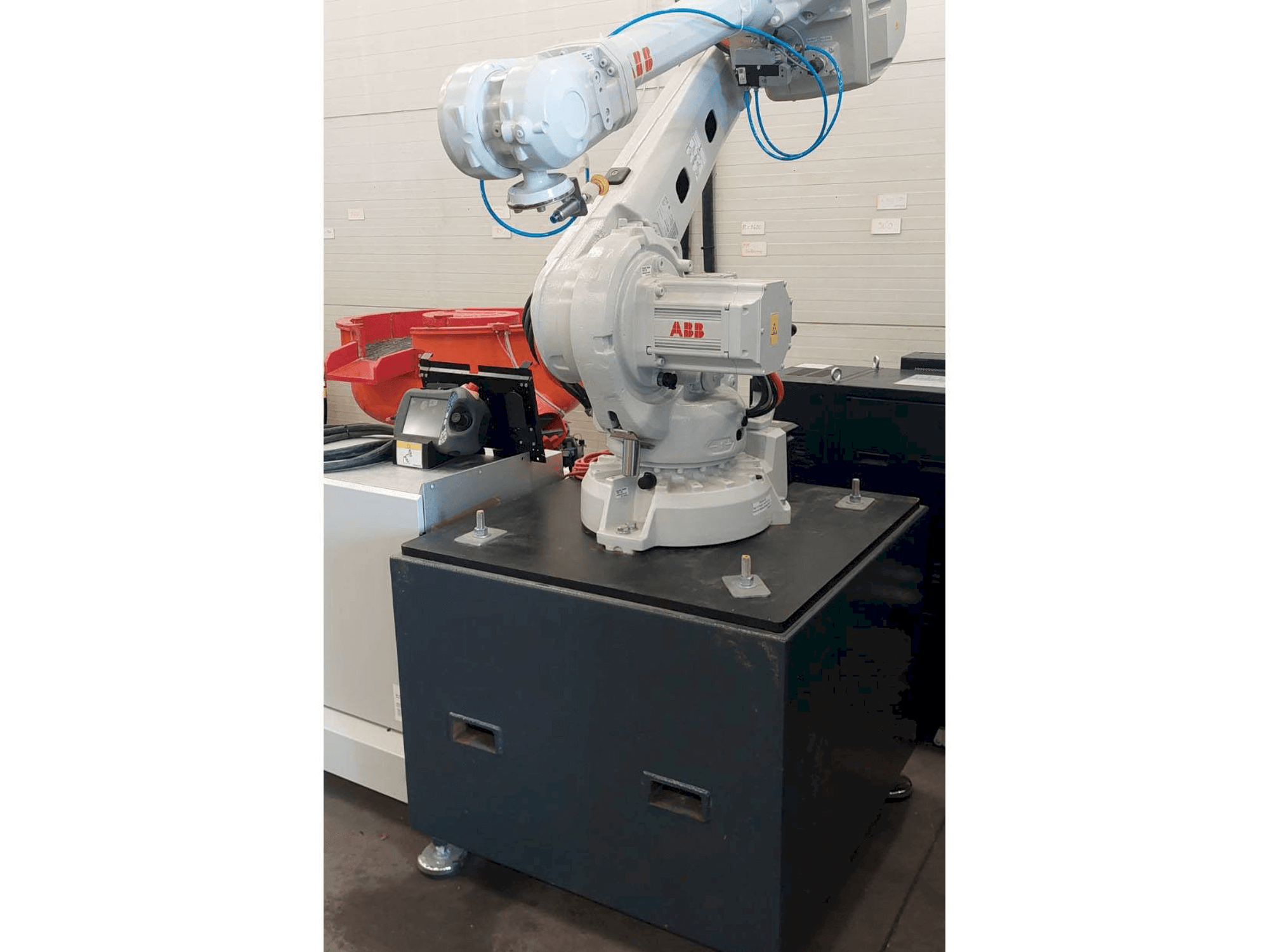 Vue de face de la machine ABB IRB 4600