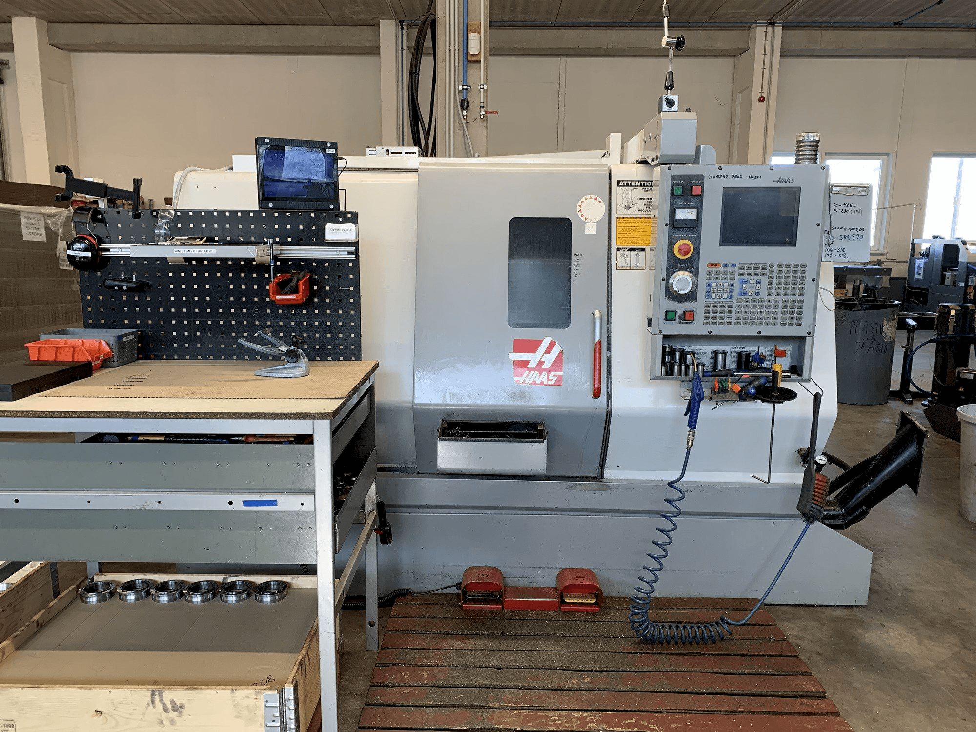 Vue de face de la machine HAAS SL-20 TCF