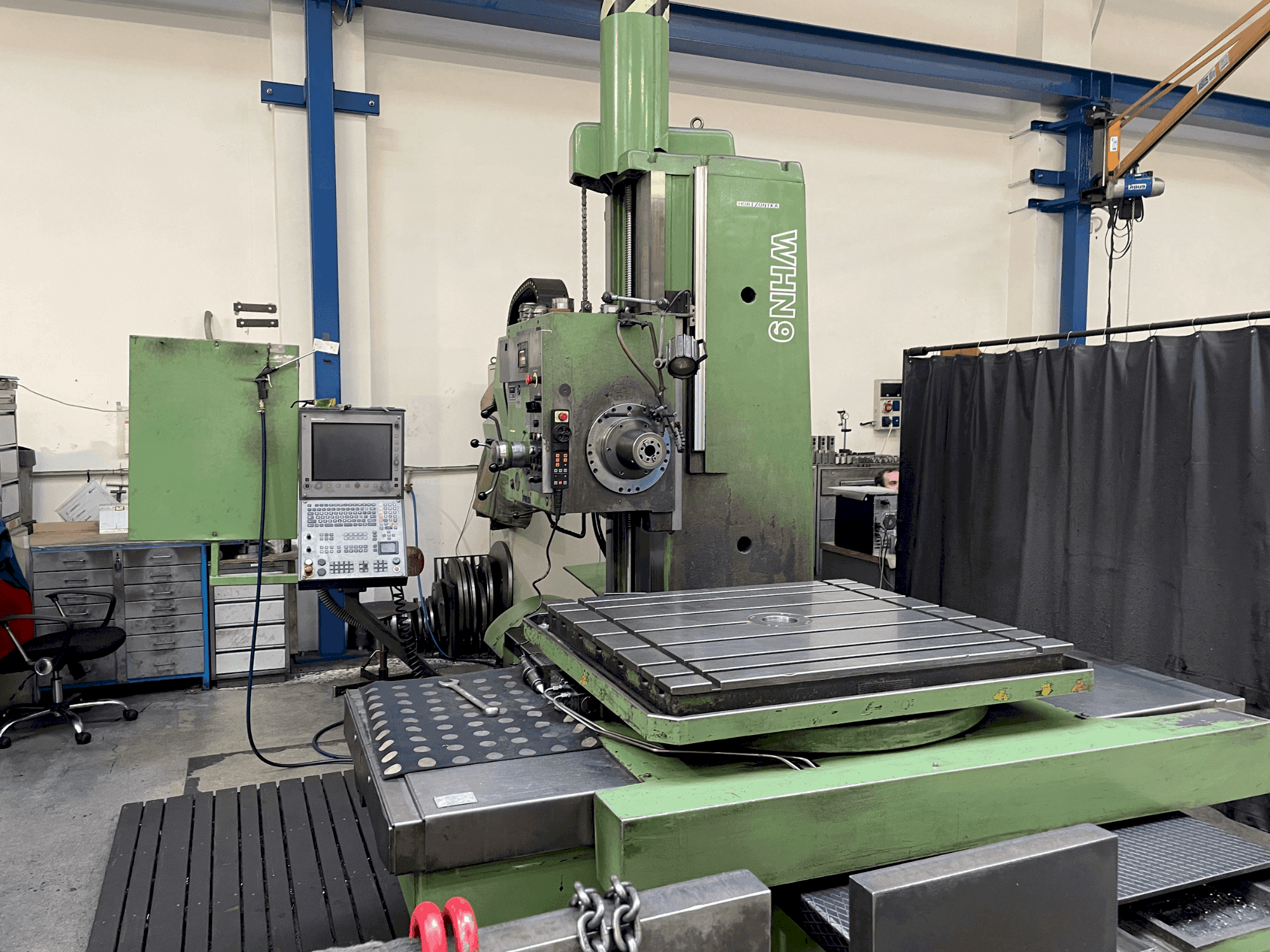 Vue de face de la machine TOS WHN 9B NC