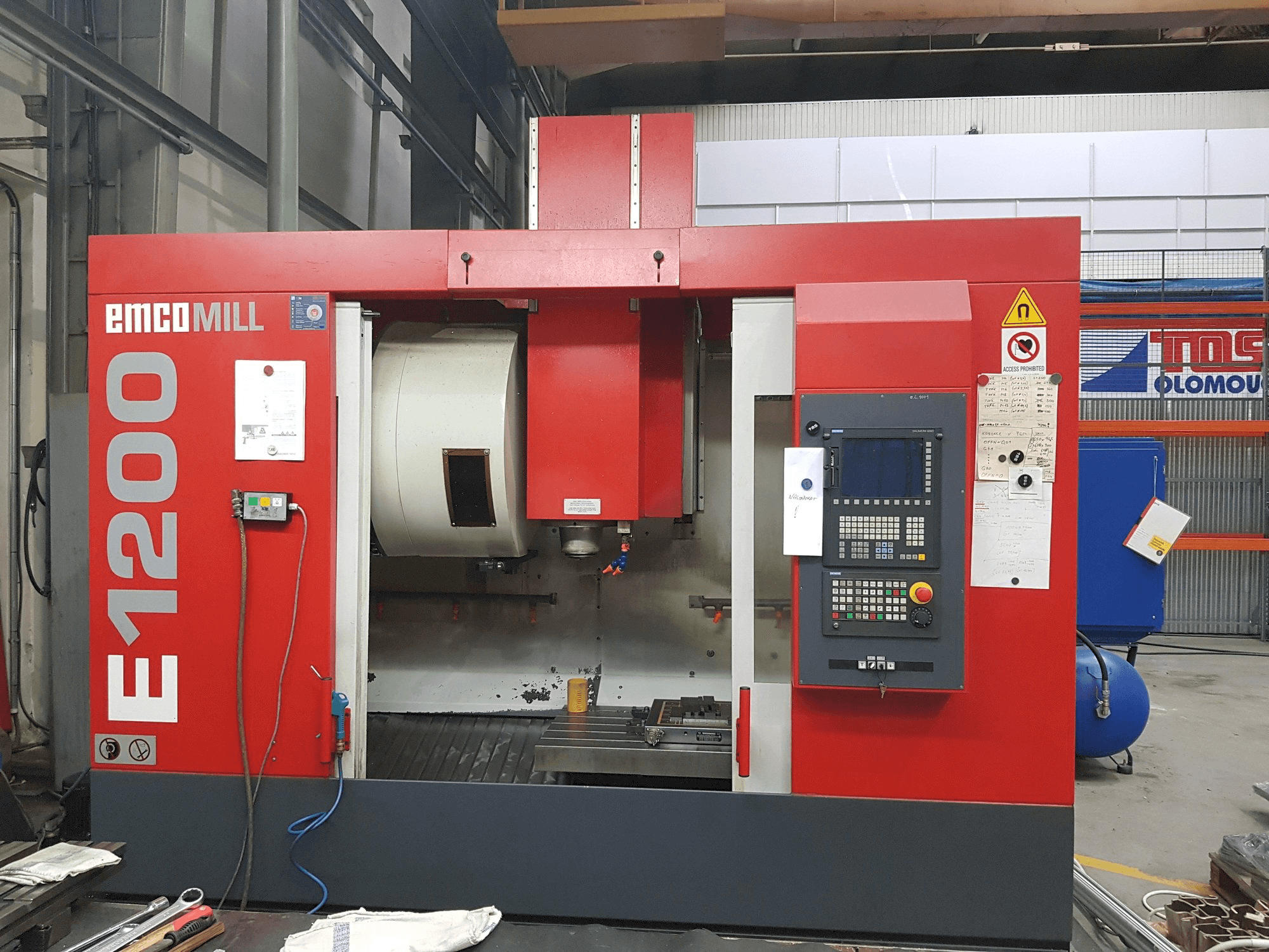 Vue de face de la machine EMCO Emcomill E 1200