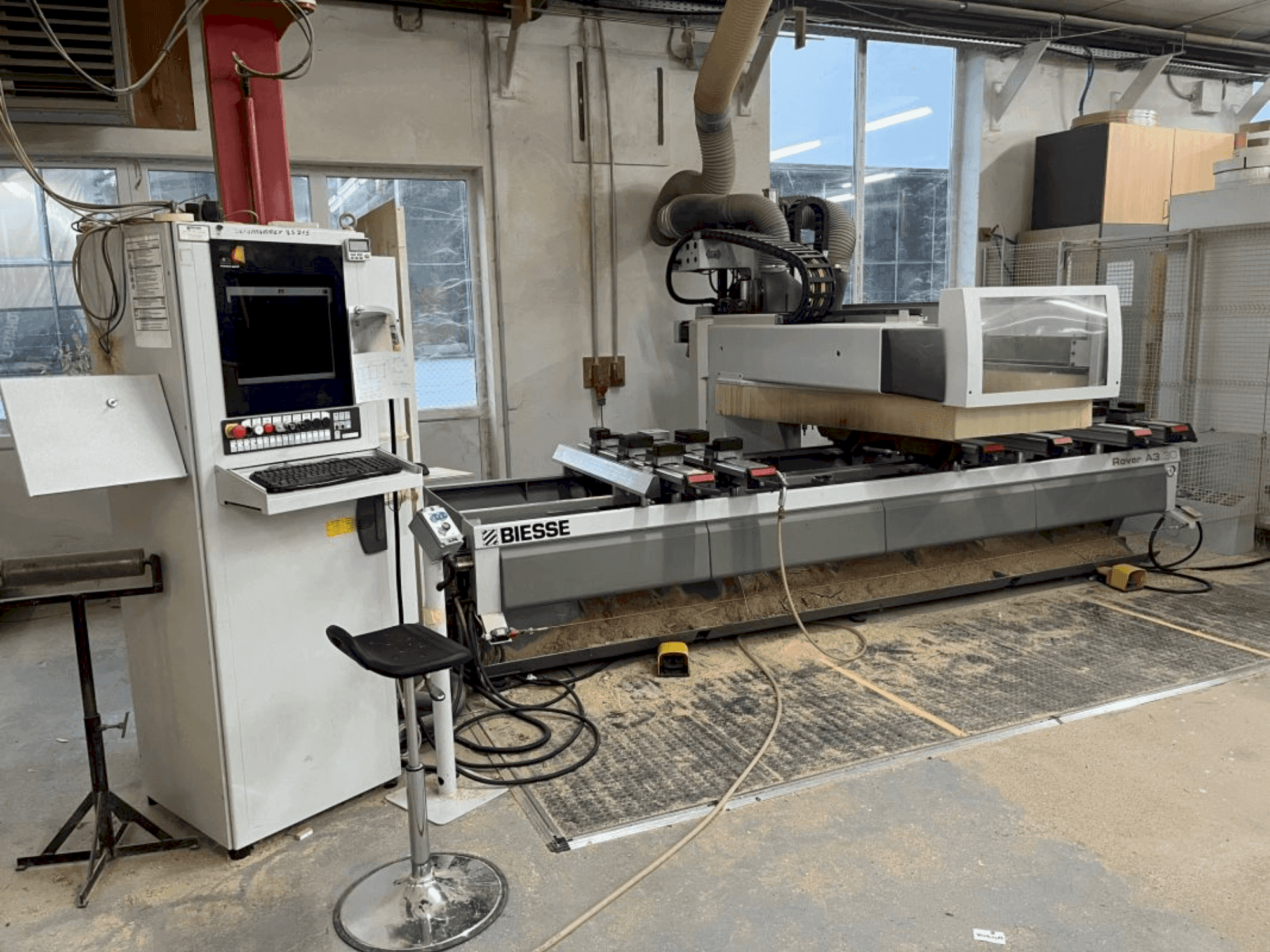 Vue de face de la machine BIESSE ROVER A