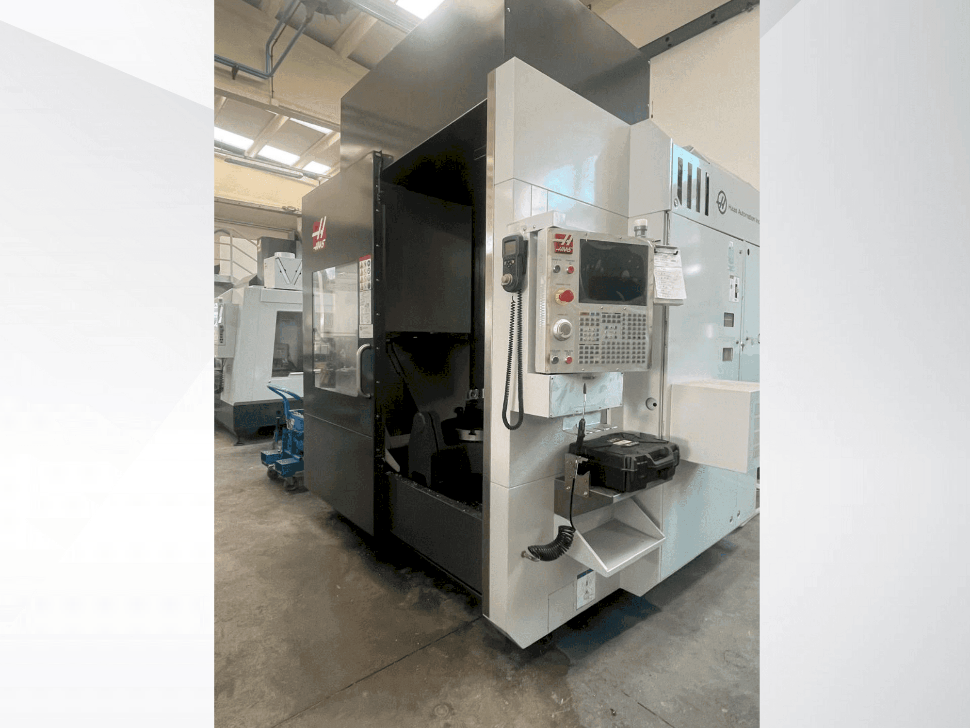 Vue de face de la machine HAAS UMC750SS