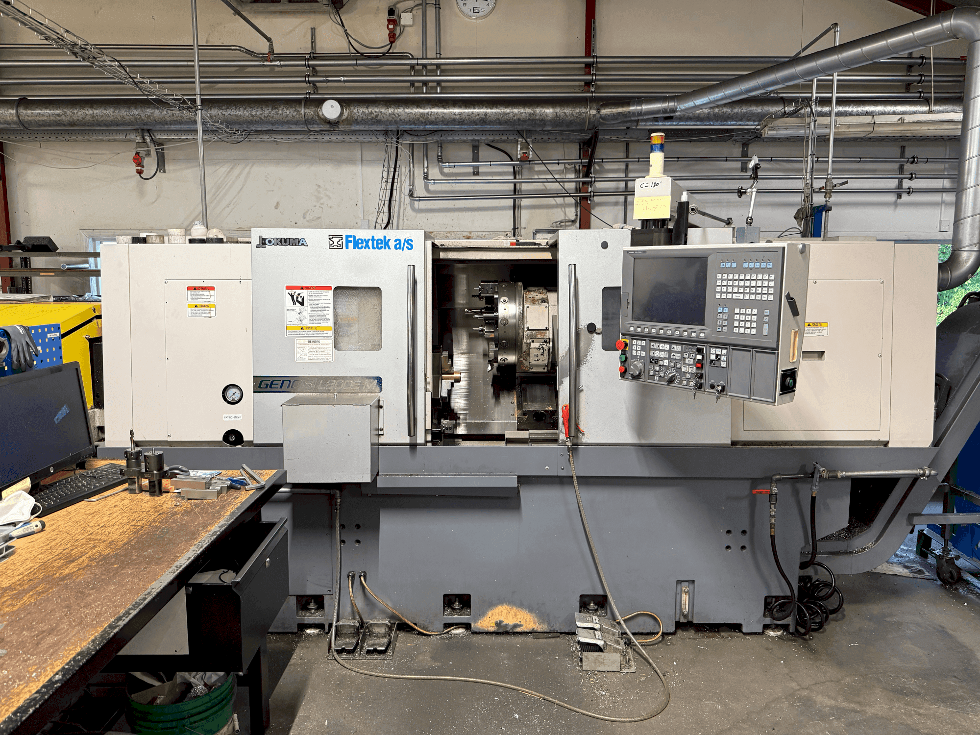 Vue de face de la machine Okuma Genos L300E-M with FMB Turbo 8-80