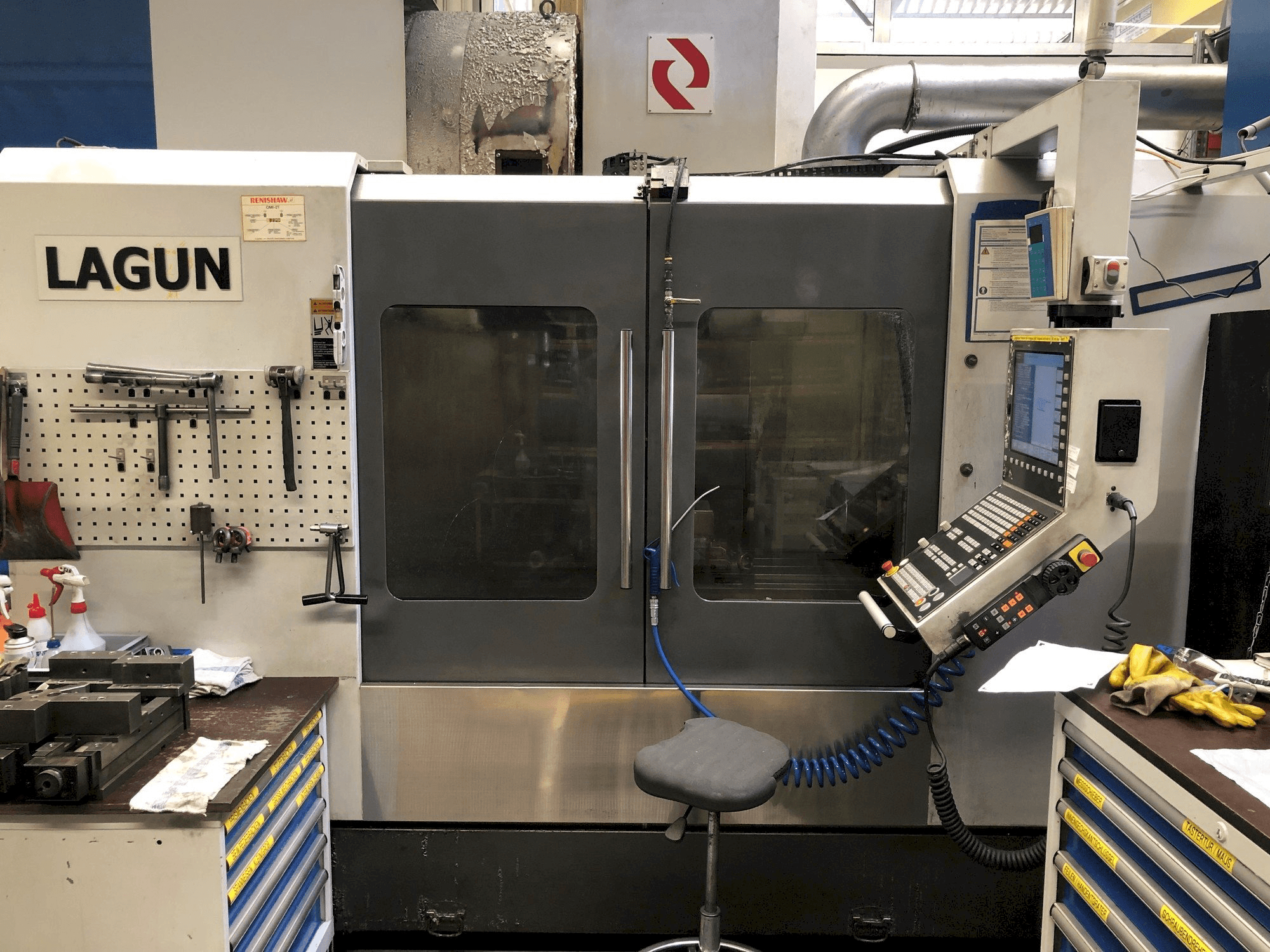 Vue de face de la machine LAGUN L1400